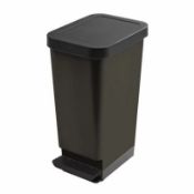 Description: (106/6O) Lot RRP £123 5x Items 2x Moda 45L Pedal Bin (1x Black 1x Grey) RRP £20 Each 1x