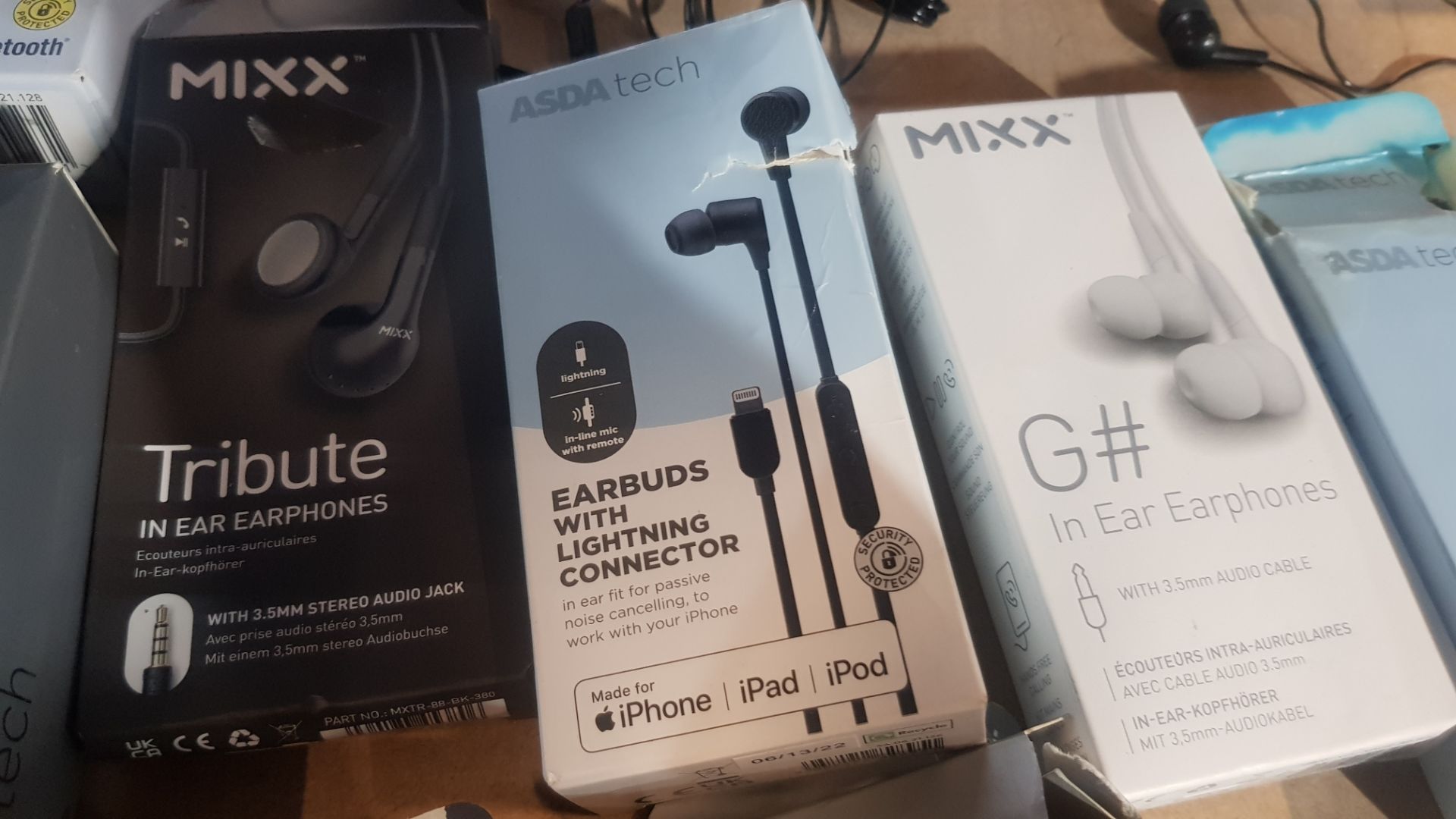 Description: (174/5J) Approx 25x Mixed In Ear Head Phones To Include Mixx True Wireless Mixx - Image 12 of 14