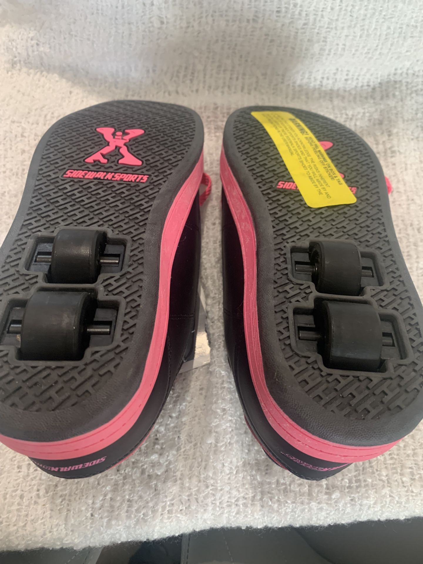 Brand New Sidewalk Sports Wheeled Shoes in Black and Pink, Size Women's UK 5 - Image 4 of 5