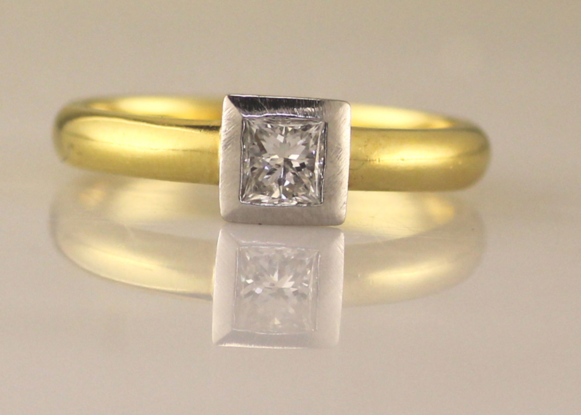 18ct Single Stone Princess Cut Rub Over Diamond Ring 0.45 - Image 6 of 8