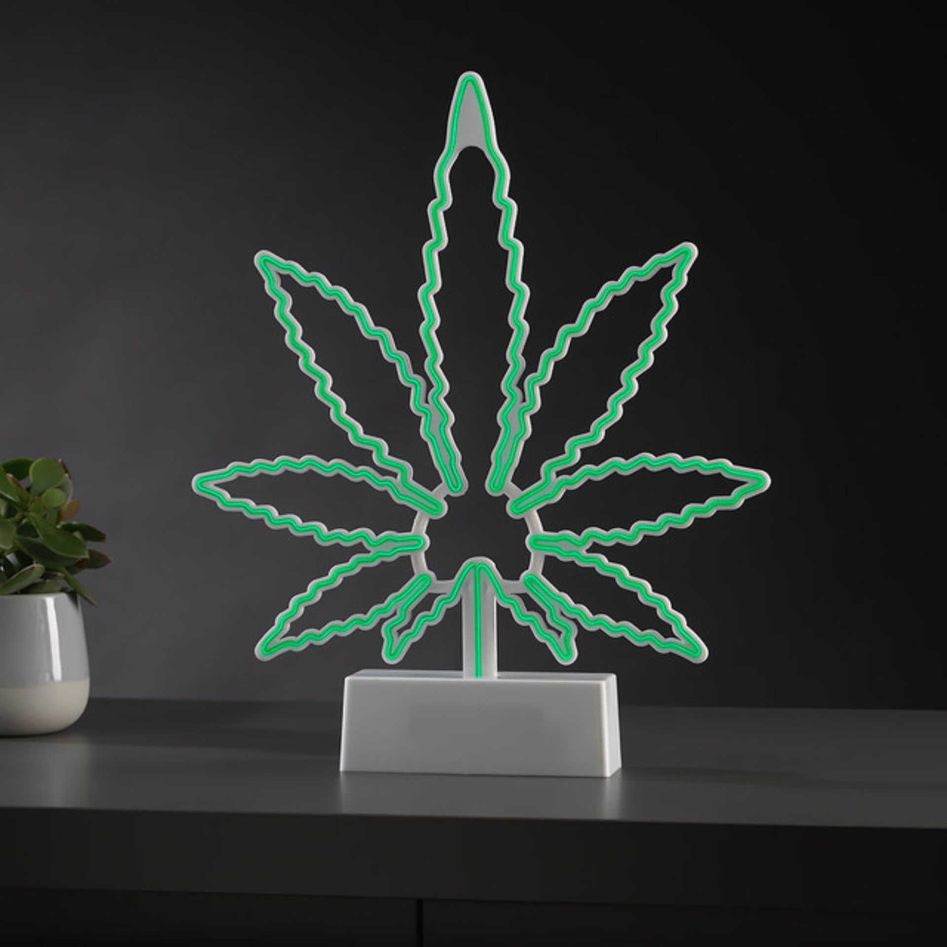 Title: (46/P) Lot RRP £20010x #winning Neon Marijuana Leaf Deco Light RRP £20 Each(All Units - Image 2 of 5