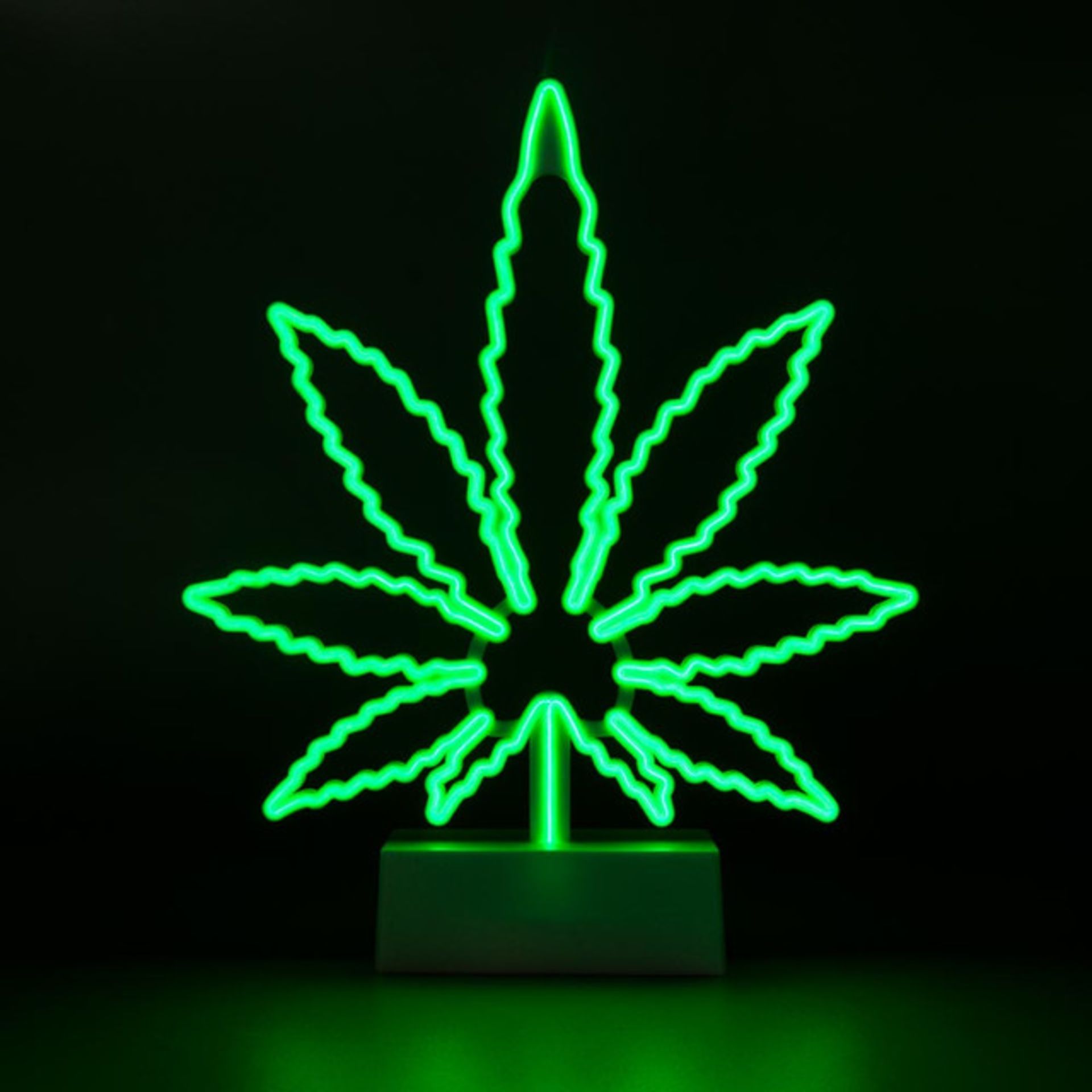 Title: (47/P) Lot RRP £20010x #winning Neon Marijuana Leaf Deco Light RRP £20 Each(All Units - Image 3 of 5