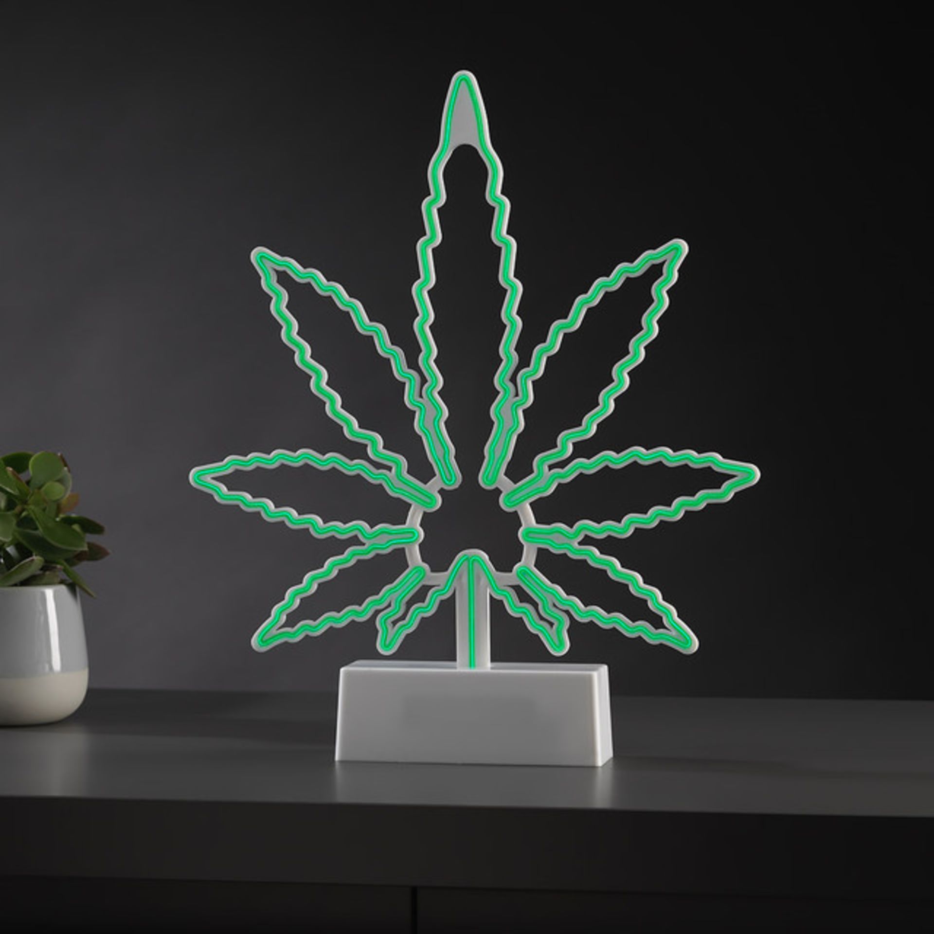 Title: (47/P) Lot RRP £20010x #winning Neon Marijuana Leaf Deco Light RRP £20 Each(All Units - Image 2 of 5