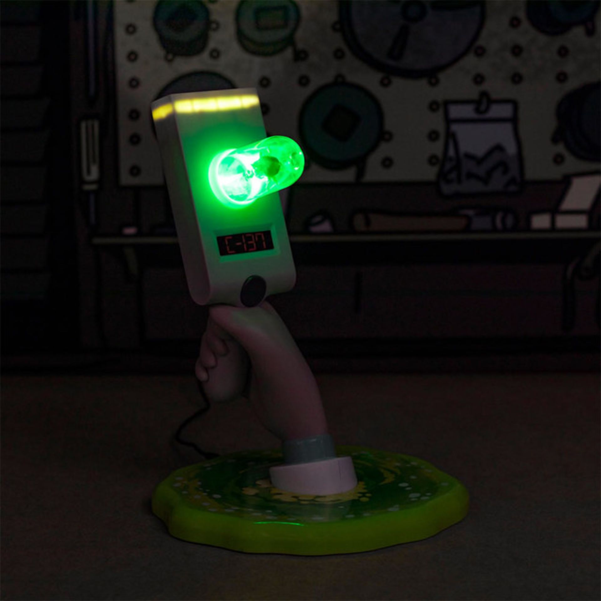 Title: (96/11C) Lot RRP £1454x Items3x Rick And Morty Portal Gun Light RRP £40 Each1x Crash - Image 4 of 9