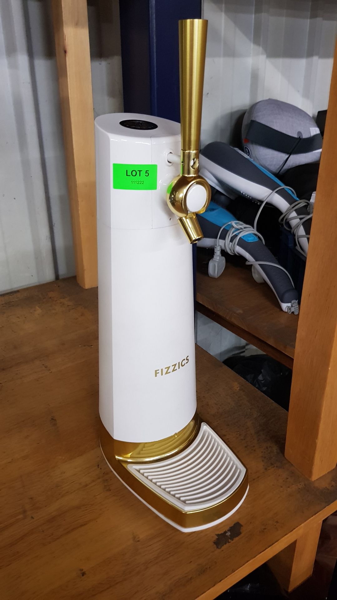 (5/R9) RRP £149. Fizzics DraftPour Home Beer Tap White And Gold. (Main Body Only, No Box In Lot).... - Image 4 of 5