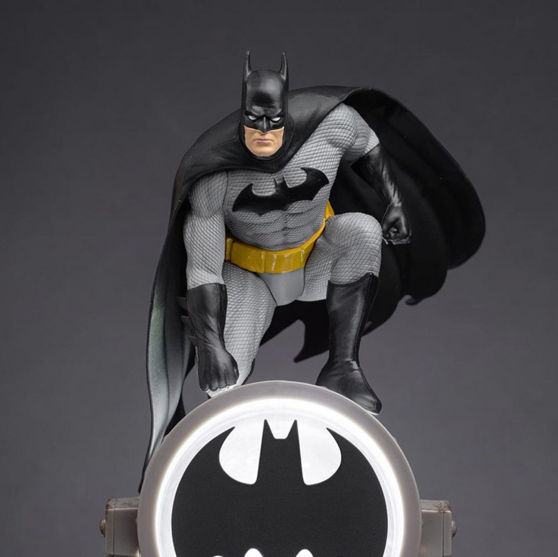 (37/R9) Lot RRP £196. 4x DC Batman Bat Signal Figurine Desk Light RRP £49 Each. (1x Unit No Box).... - Image 2 of 7