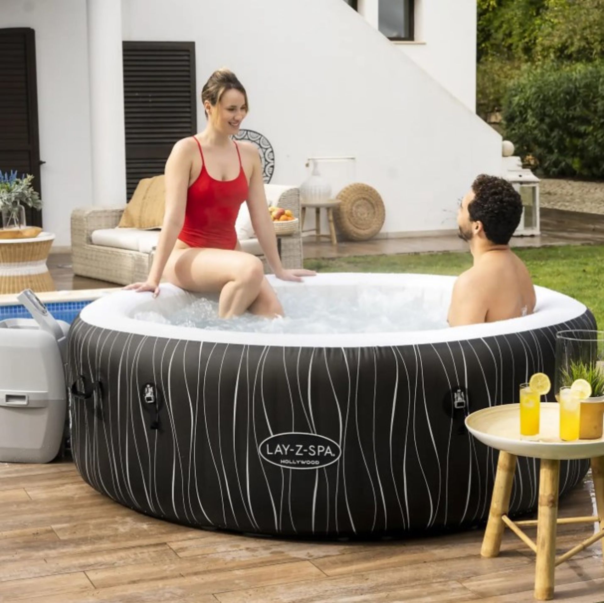 (110/P18) RRP £699. Bestway Lay Z Spa Hollywood Air Jet 4-6 Person Portable Spa. (2x Boxes In Lot... - Image 4 of 14