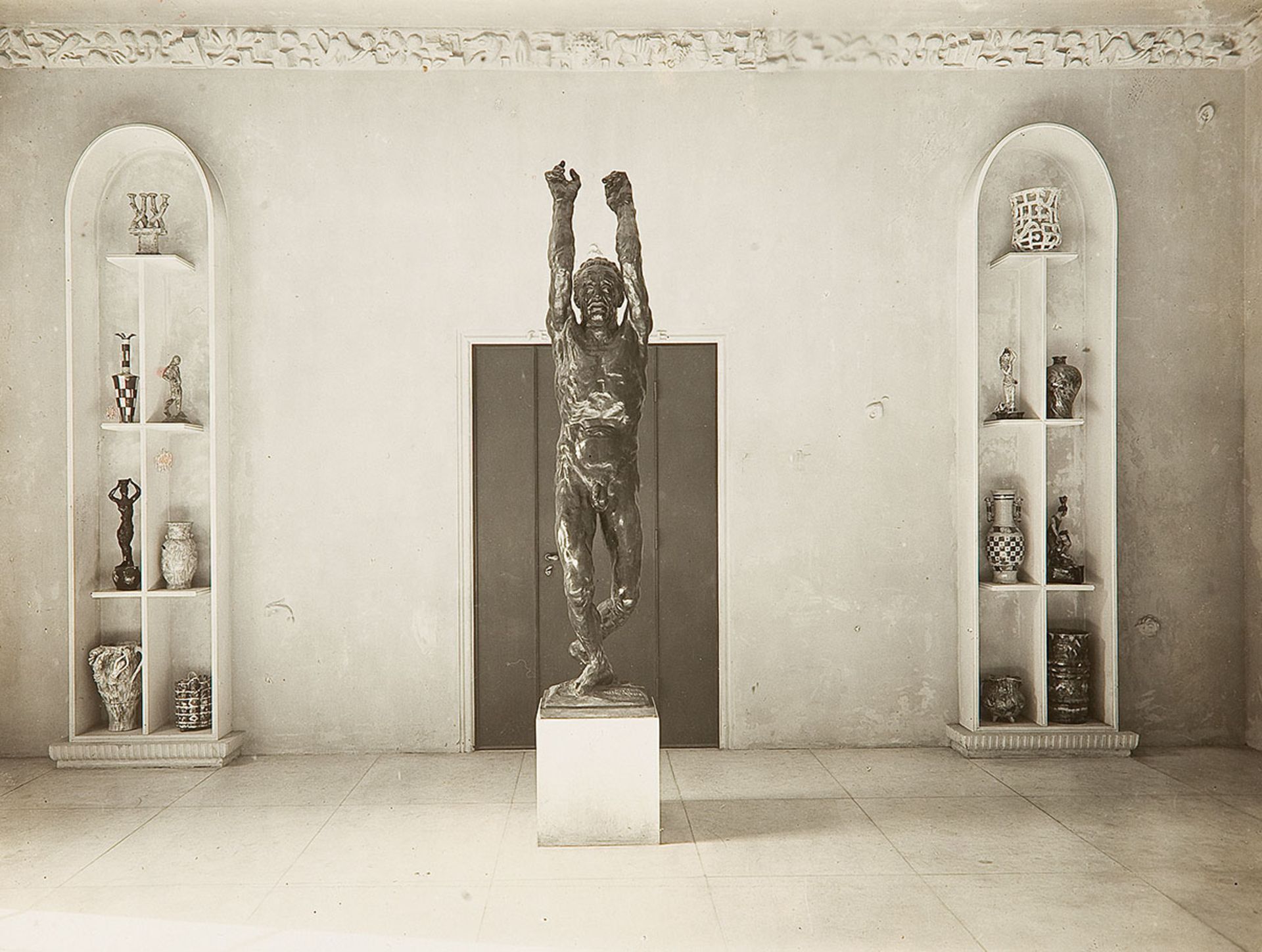 UNKNOWN PHOTOGRAPHER Anton Hanak's burning man at the international applied arts exhibition 1925, Au