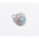 Opal-Damenring mit Diamantbesatz, Platin