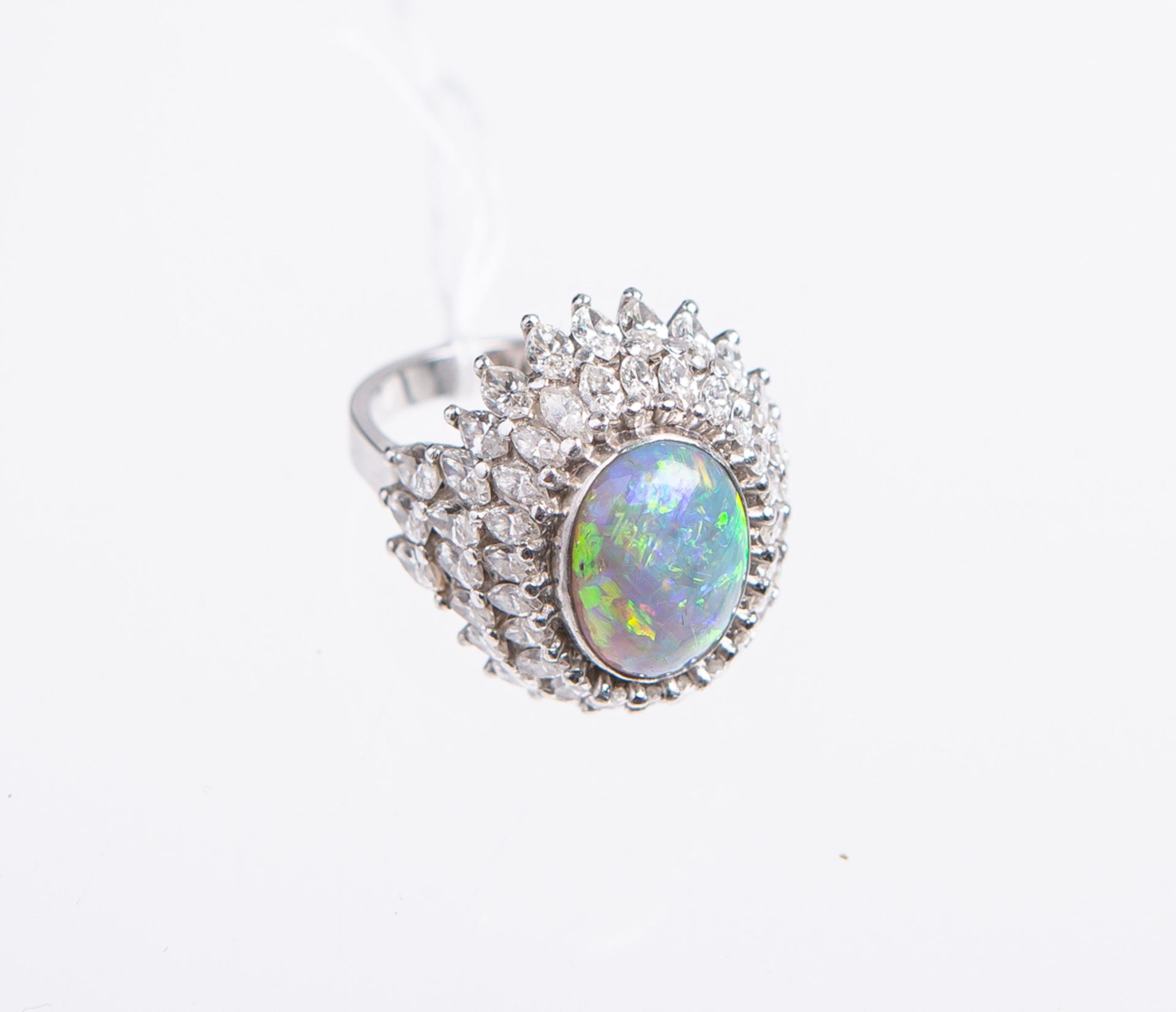 Opal-Damenring mit Diamantbesatz, Platin