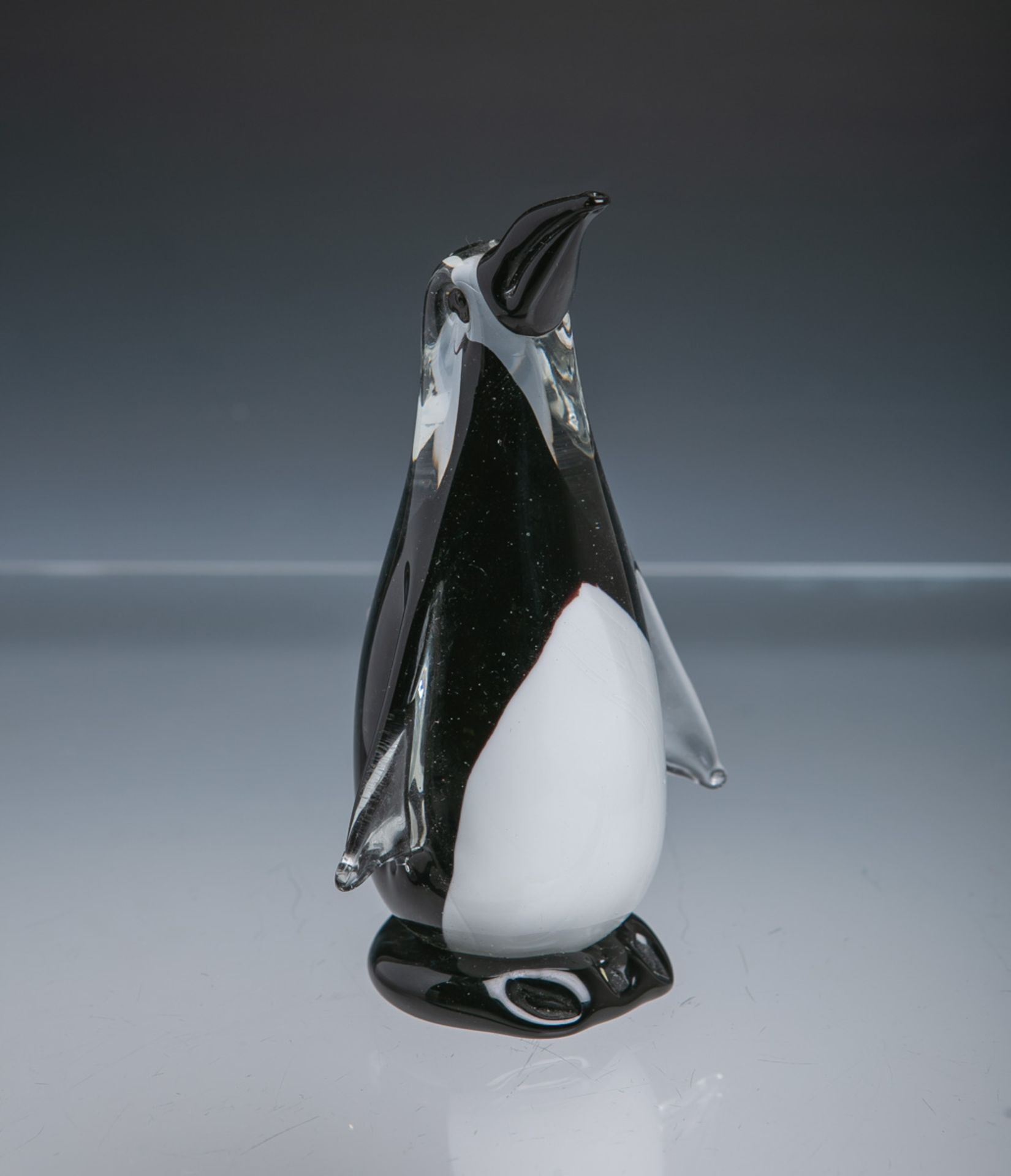Glasfigur eines stehenden Pinguins (Murano, wohl 1950/60er Jahre)
