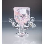 Kelchglas aus farblosem Glas m. rosafarbenen Einschmelzungen, Barton, Paula (geb. 1946)