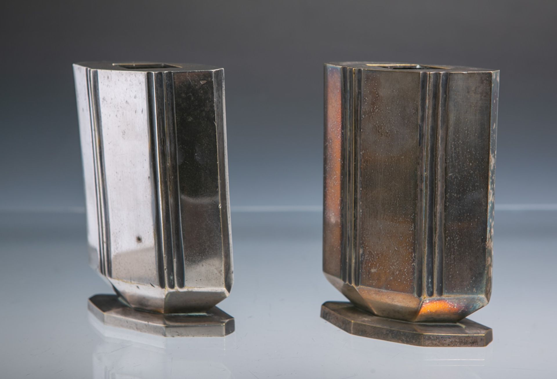 Paar Vasen (Art déco), Metall versilbert