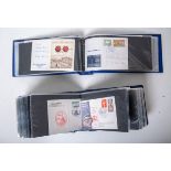 2-teiliges Konvolut von Mappen mit Postkarten und Briefmarken (20. Jh.)