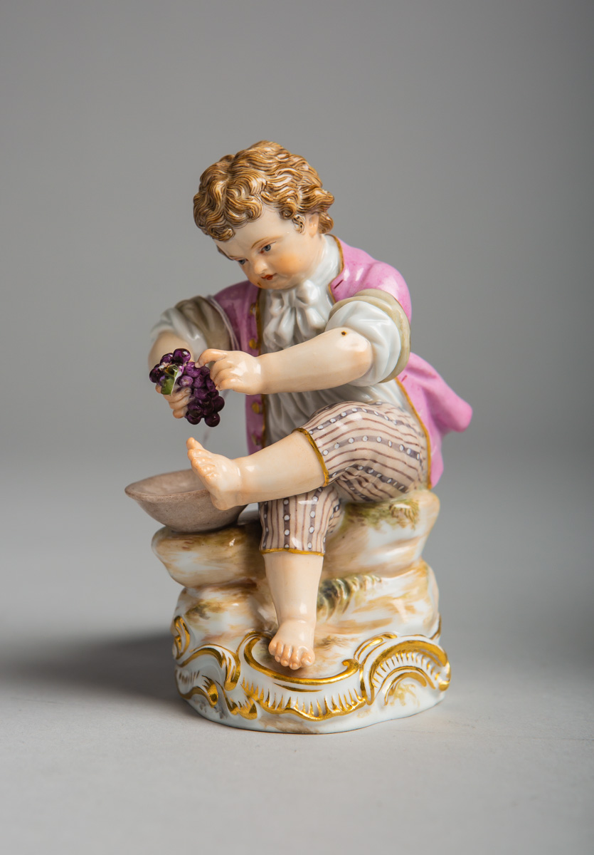 Porzellanfigur "Junge mit Trauben" (Meissen, 1. Wahl, Knaufzeit)