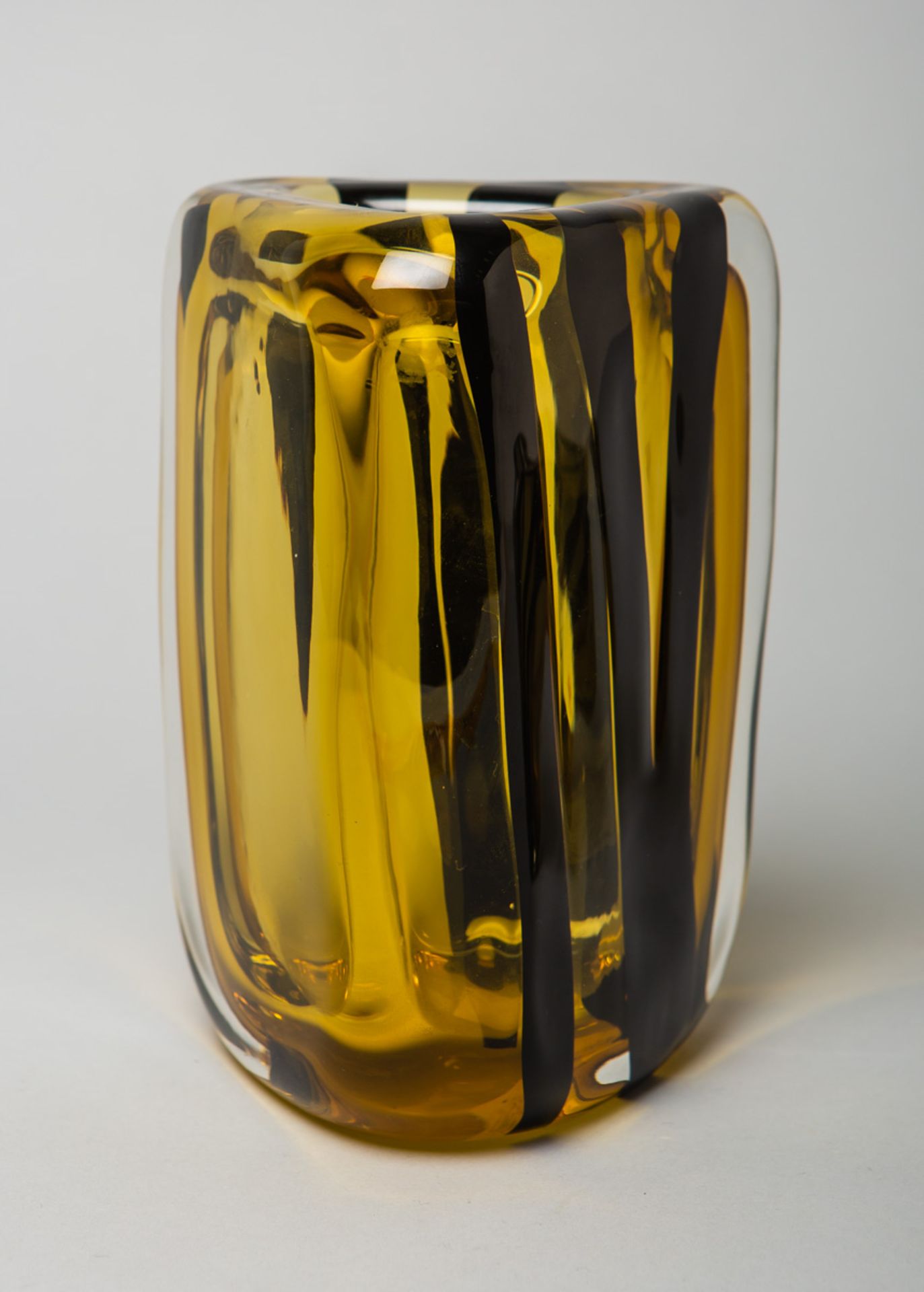 Designvase "Black Belt Triangolo" (Venini, Italien, Designer: Peter Marino, 2018)