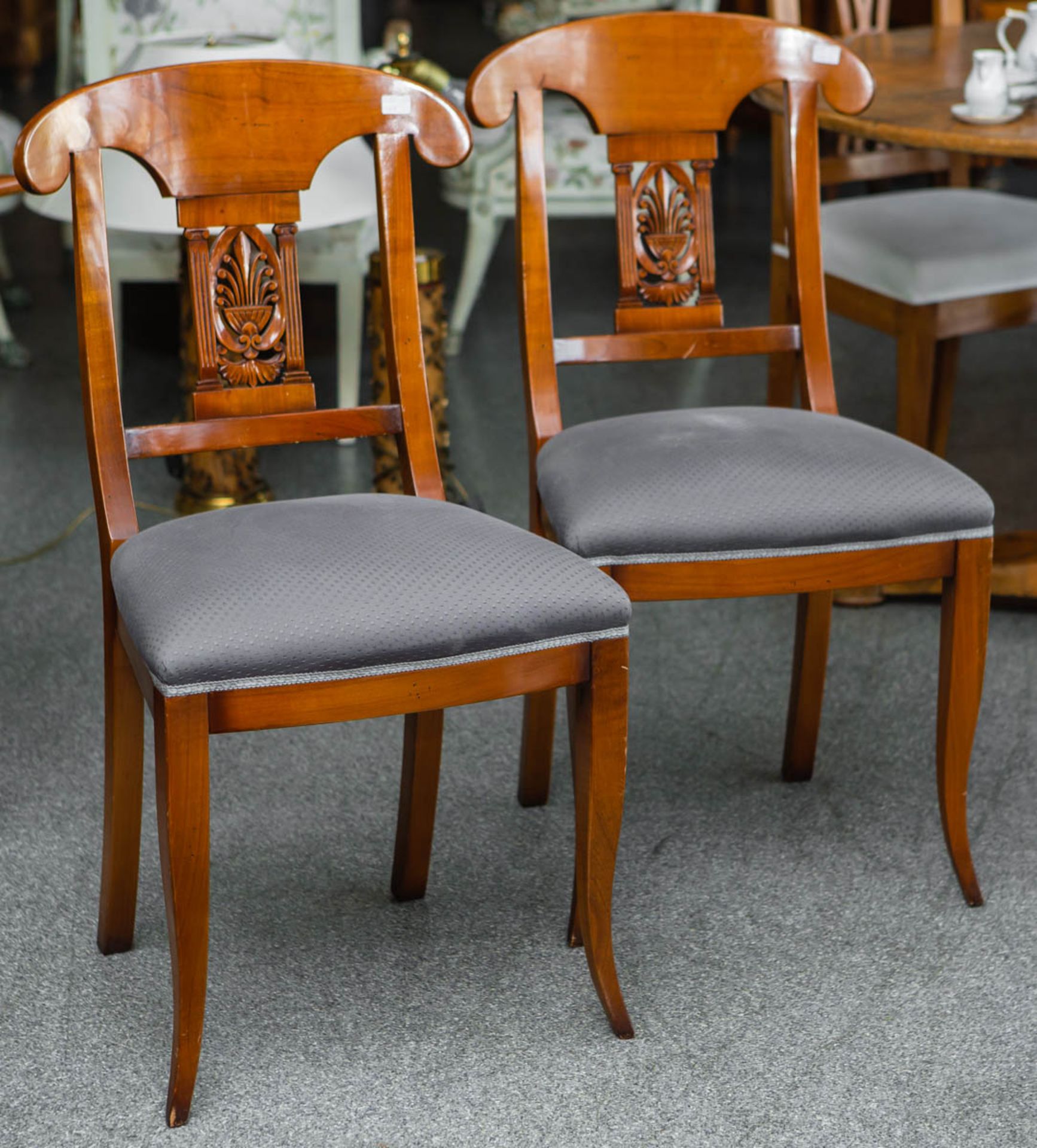 2-teiliges Set von Stühlen