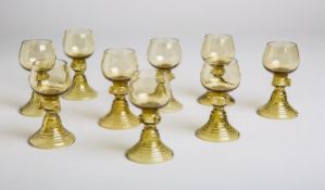 10-teiliges Set von kleinen Weinrömern