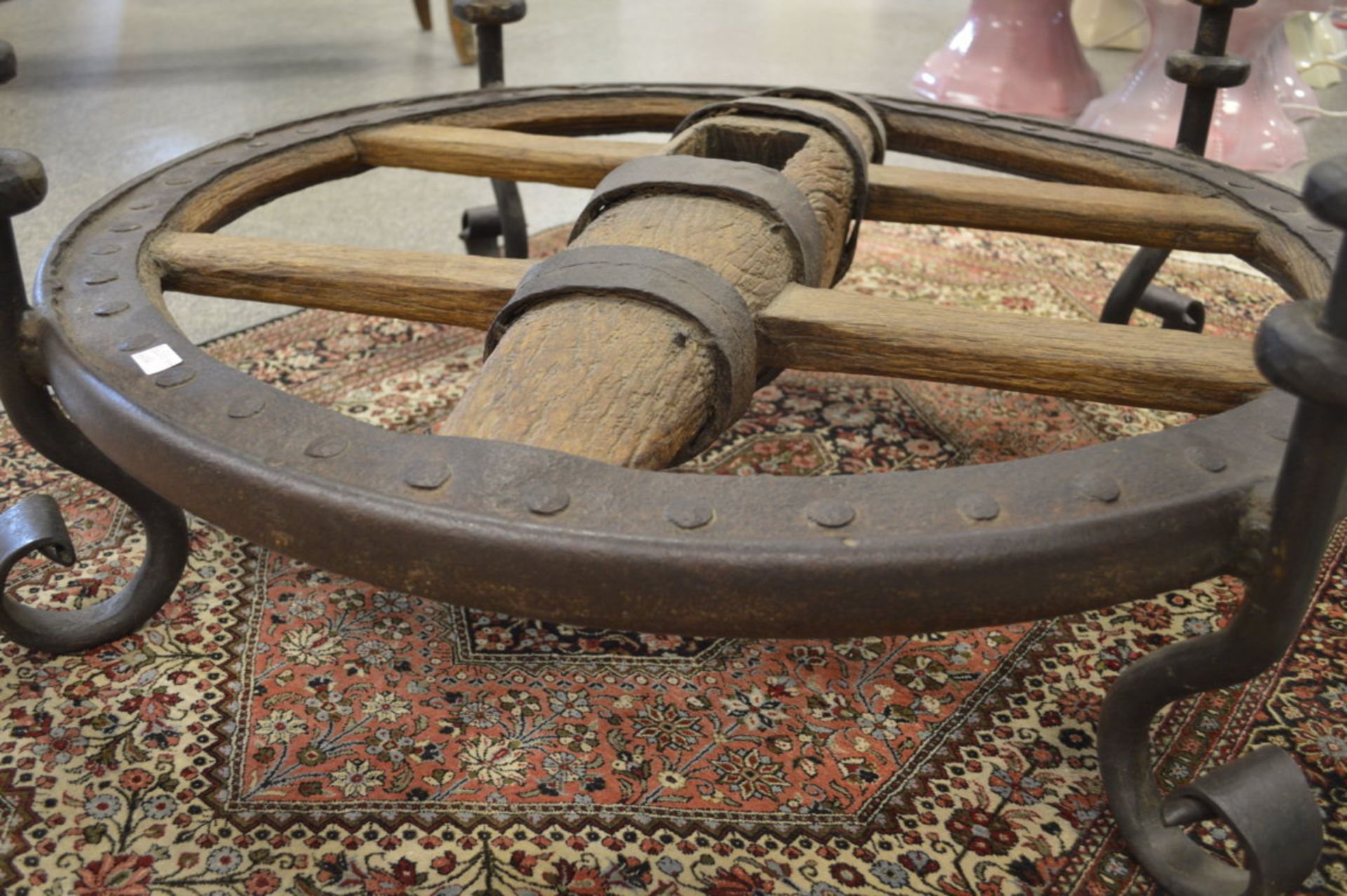 Glastisch m. historischem Wagenrad (teils wohl Mittelalter, teils neuzeitlich) - Image 2 of 2