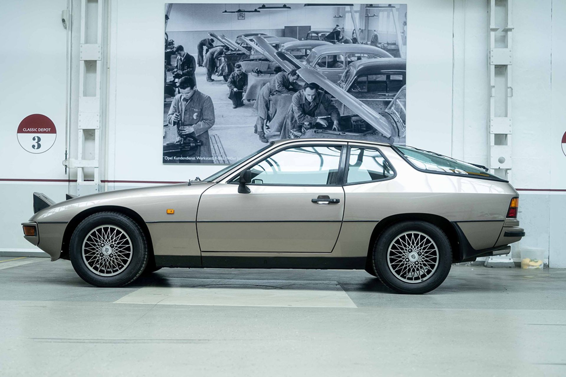 Porsche 924 (2l), 92kw/ 125PS, 5-Gang Schaltgetriebe - Bild 2 aus 17