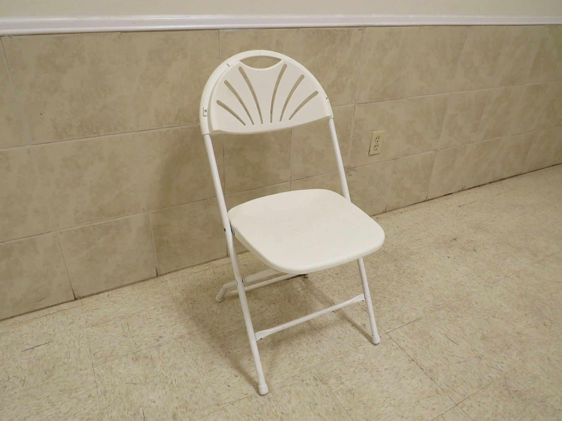Chair - Fanback White - Folding