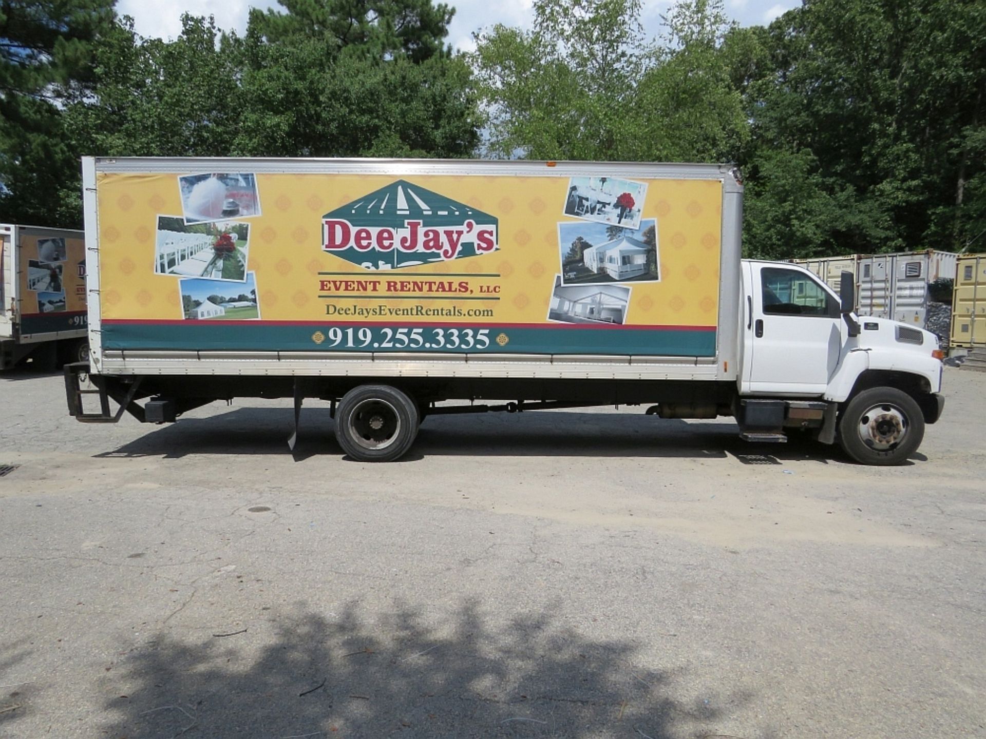 2006 Chevrolet Diesel Delivery Truck, 25,200 lb. GVWR, 24ft - Image 2 of 9