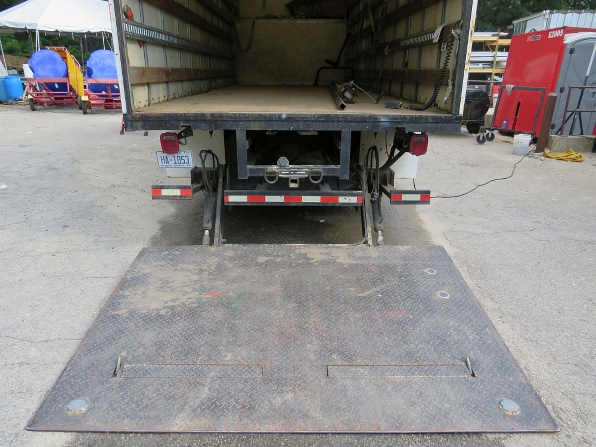 2002 Ford F650 Diesel Delivery Truck, 26,000 lb. GVWR, 22ft Box - Image 6 of 11