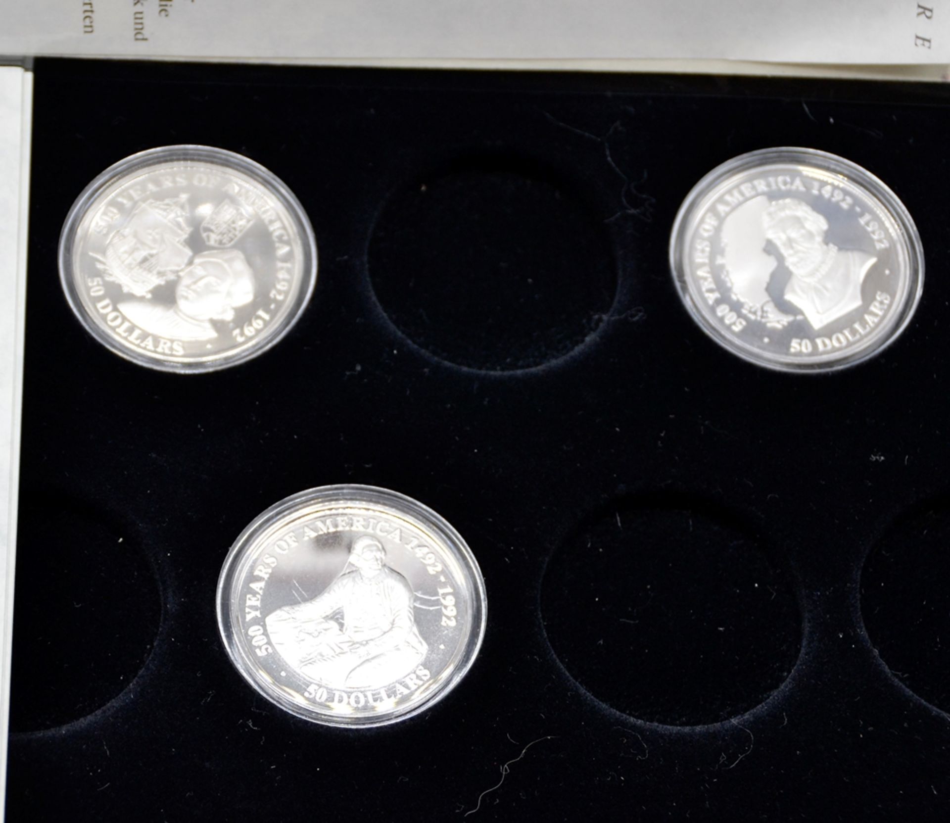 Konvolut 3 Silber Münzen 500 Jahre Amerika, darunter 50 Dollars 1989 Ferdinand Magellan Cook Island - Bild 2 aus 2