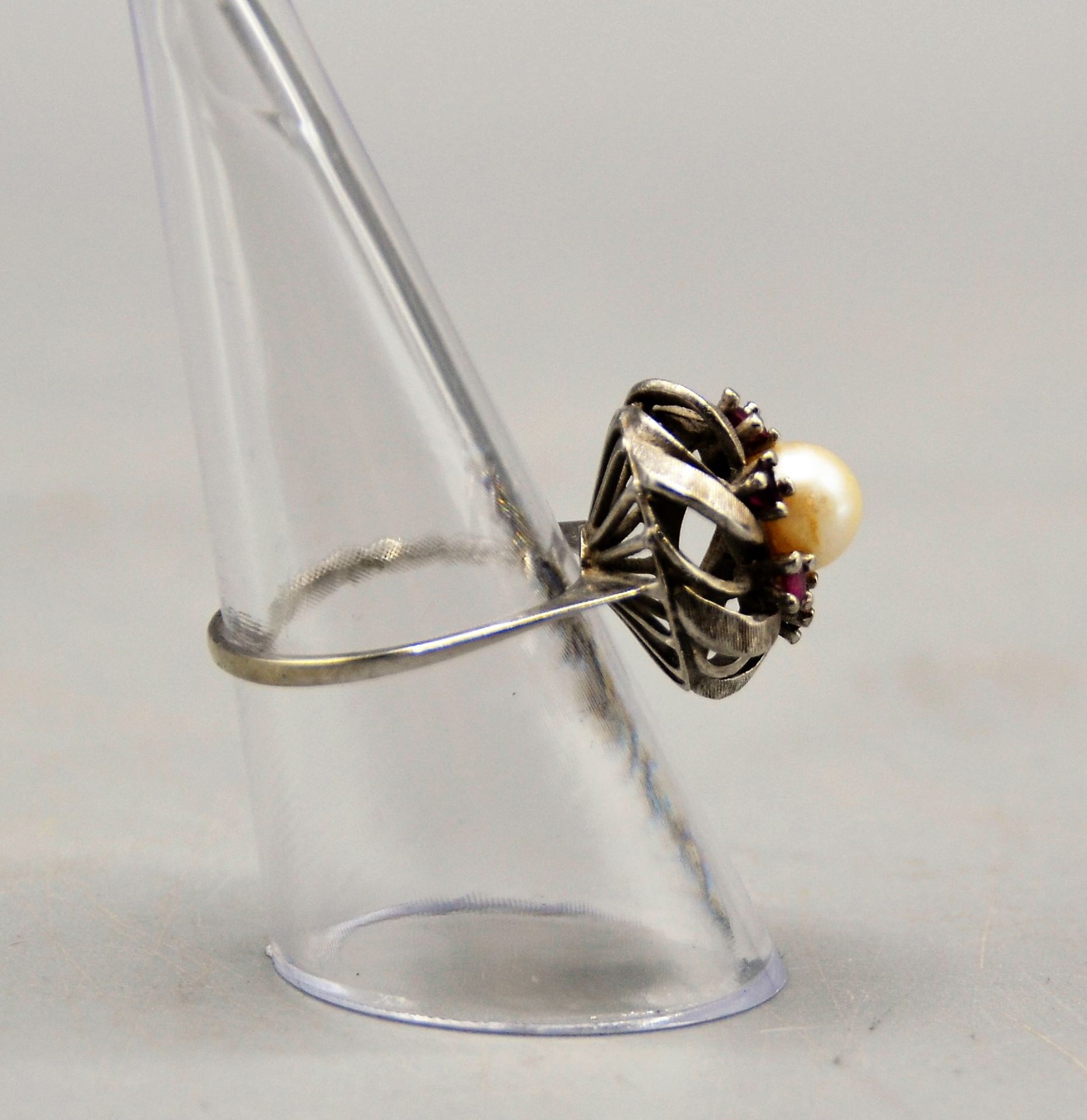 Damenring Weißgold 585 mit Perle u. kleinen Rubinen, Ø ca. 18 mm, 4,2 g - Bild 2 aus 2