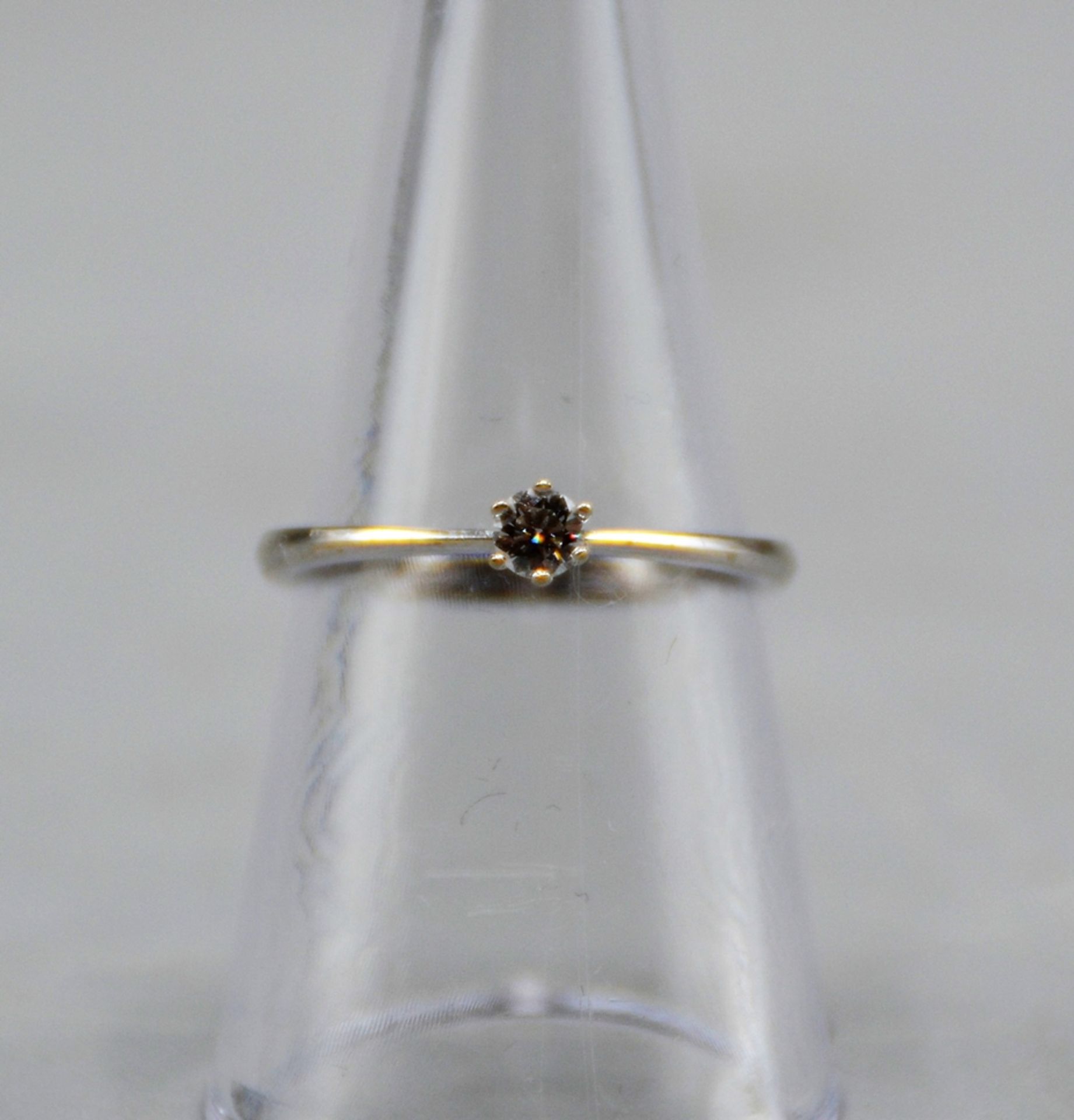 Solitärring 585 Weißgold mit kleinen Brillanten ca. 0,15 ct., Ø 17 mm, 1,8 g