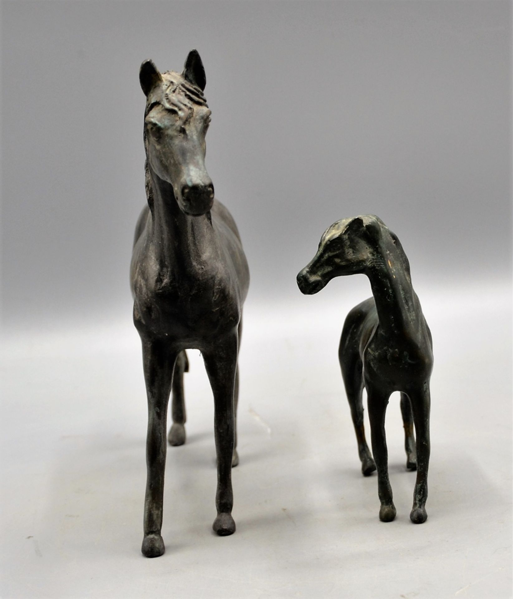 Konvolut 2 Bronze Pferde ca. 21 x 19 cm 1074 g u. 9,5 x 12 cm 292 g, schöne Ausarbeitung - Bild 3 aus 4