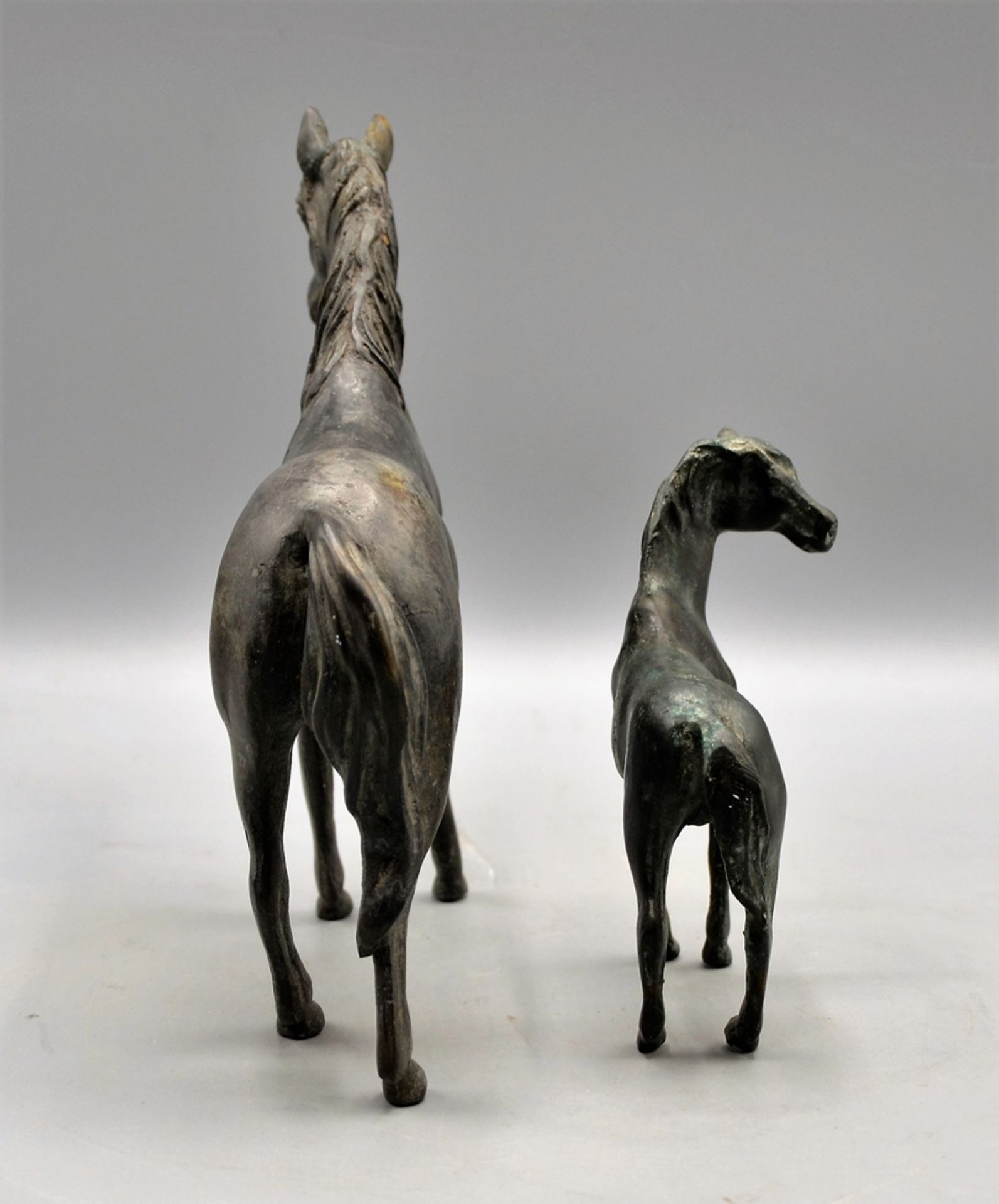 Konvolut 2 Bronze Pferde ca. 21 x 19 cm 1074 g u. 9,5 x 12 cm 292 g, schöne Ausarbeitung - Bild 4 aus 4