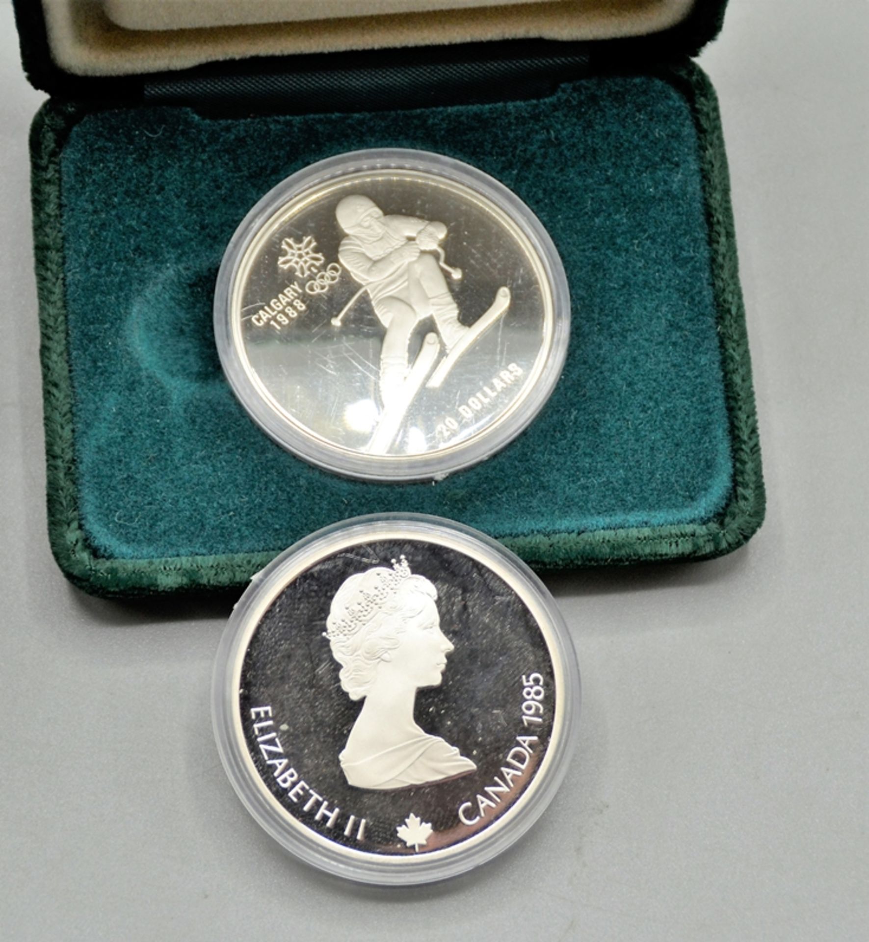 Münzen u. Medaillen Sammlung, darunter 2 x 20 Dollars Canada 1985 Calgary 1988 Silber, Kennedy Half - Bild 3 aus 3