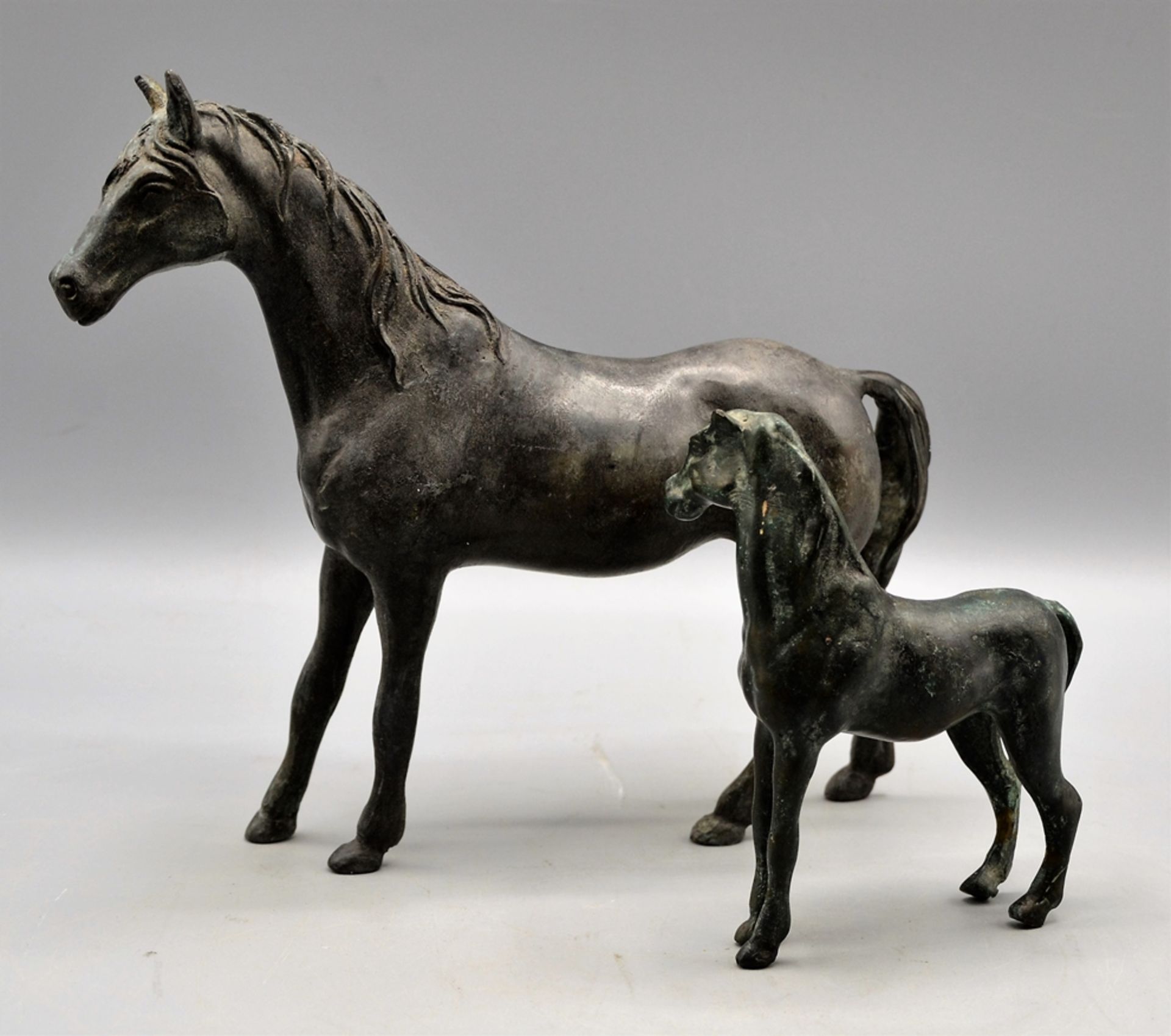 Konvolut 2 Bronze Pferde ca. 21 x 19 cm 1074 g u. 9,5 x 12 cm 292 g, schöne Ausarbeitung
