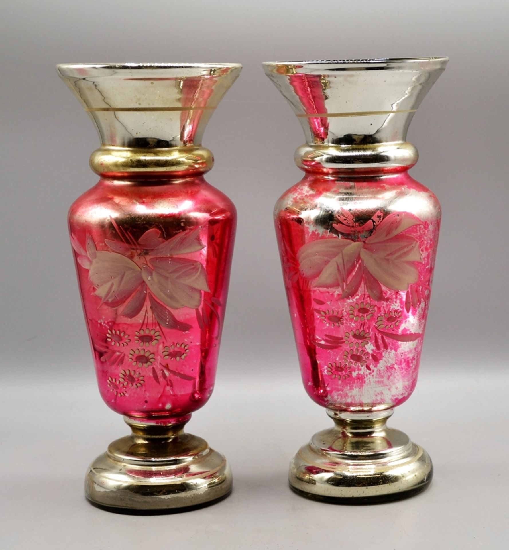 Bauernsilber Vasen Paar rosa, Stoßboden innen für Blumen bei einer Vase beschädigt (von außen nicht