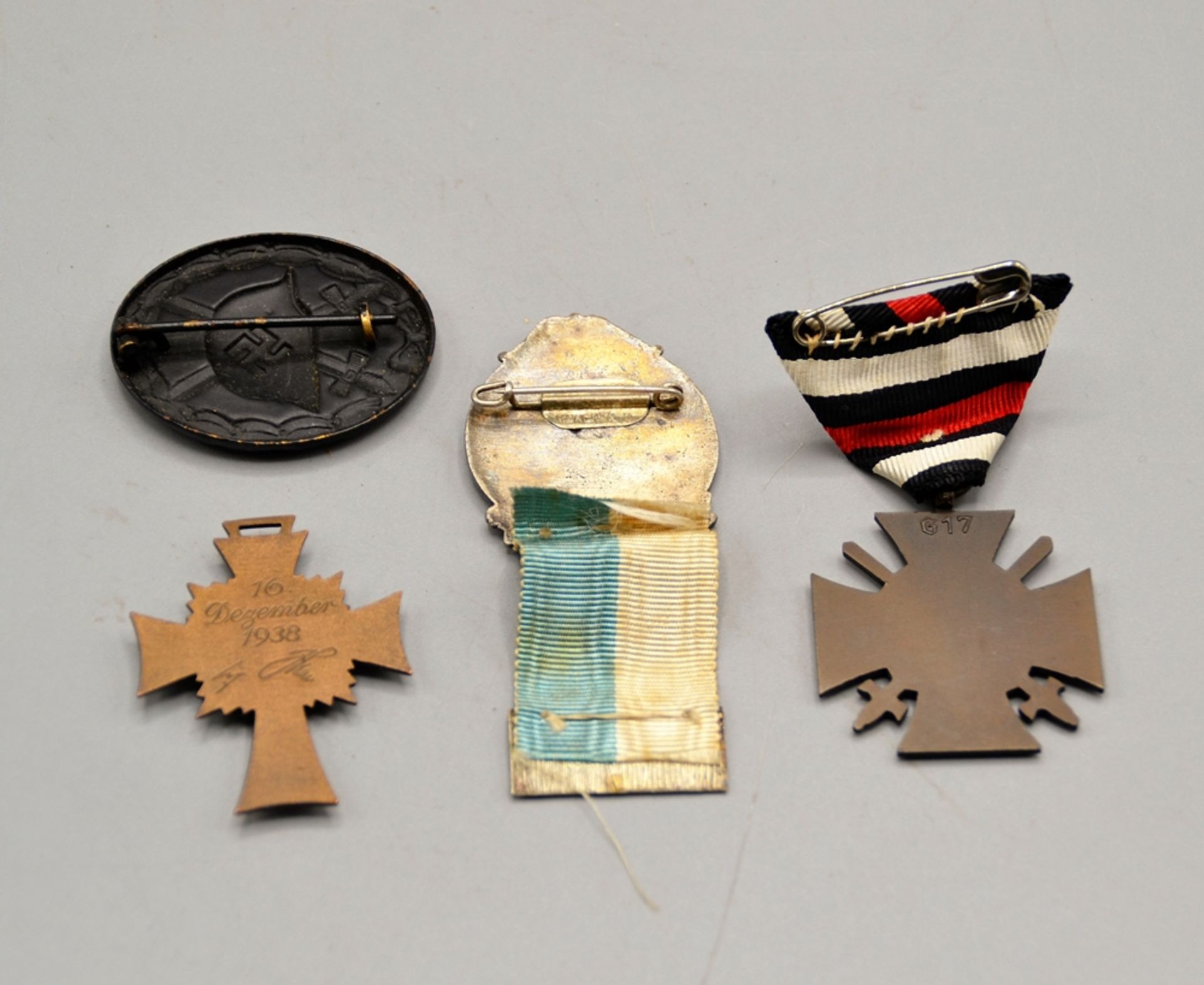 Konvolut Orden Abzeichen 4-teilig, Verwundetenabzeichen schwarz WKII, Ehrenkreuz für Frontkämpfer m - Bild 2 aus 2