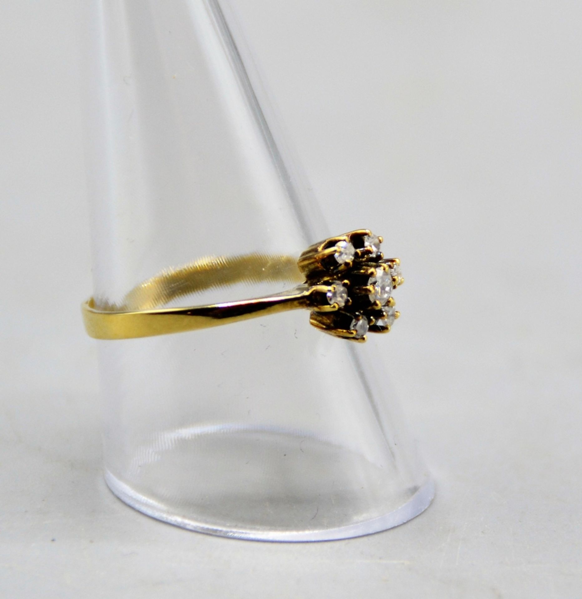 Diamantring Damenring mit 7 Diamanten 585 Gold, zus. ca. 0,3 ct., Ø 19 mm, 2,5 g - Bild 2 aus 3