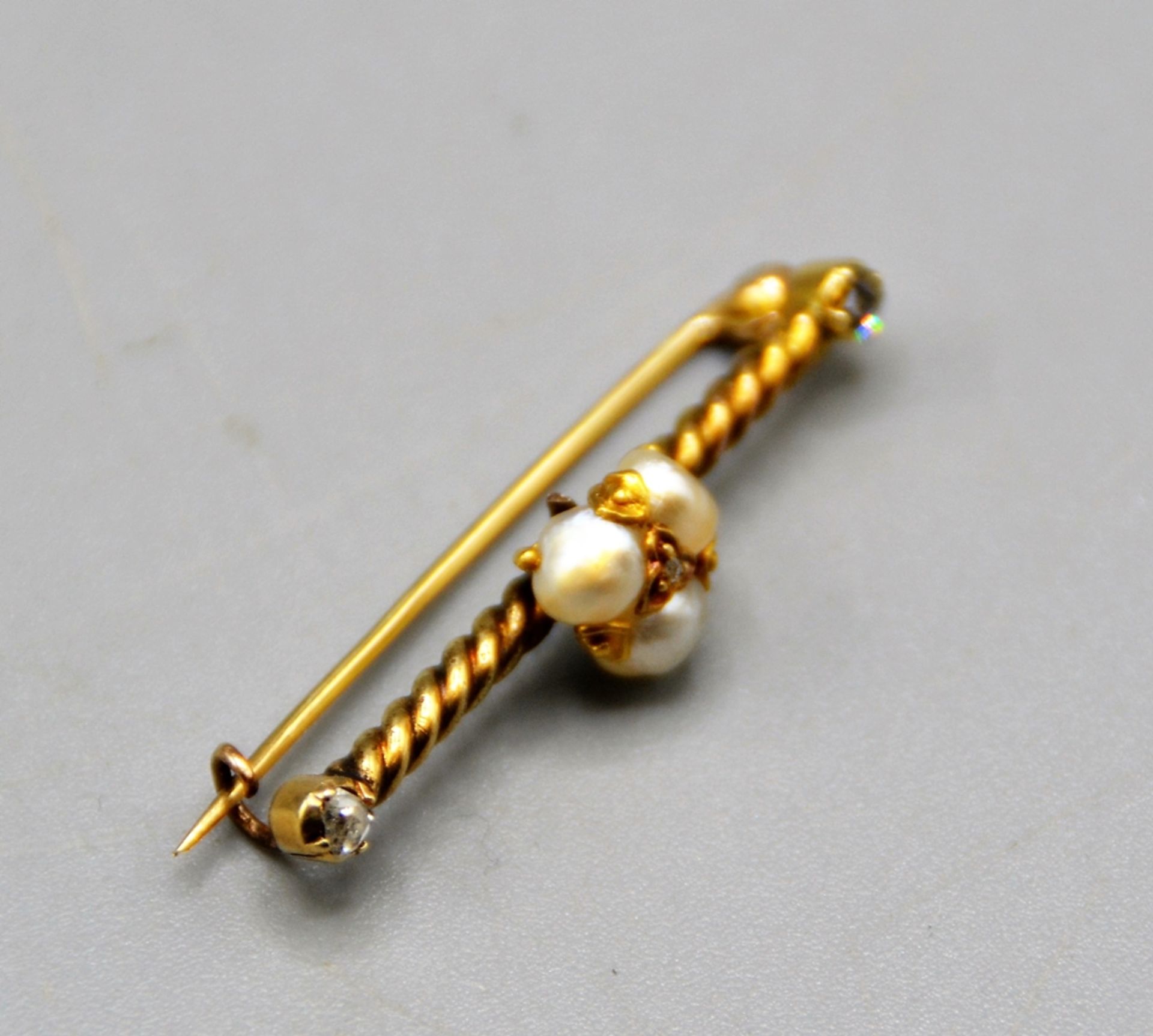 Brosche 585 Gold mit Perlen u. kleinen Diamanten, ca. 3,3 cm, 3 g - Bild 2 aus 3