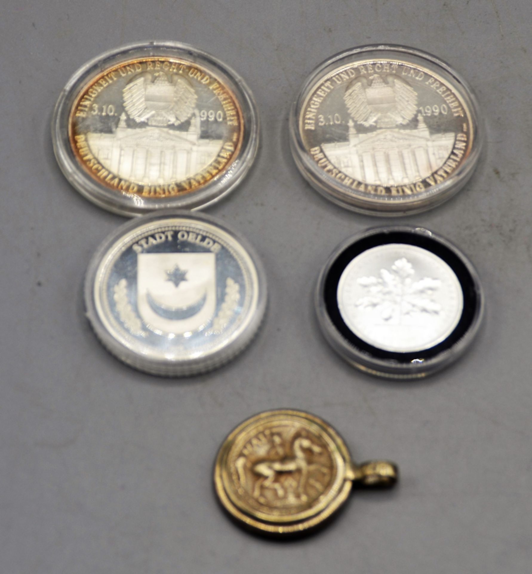 Konvolut Silbermünzen Münzanhänger 5-teilig, 2 Medaillen 999 Silber Einigkeit u. Recht u. Freiheit  - Bild 2 aus 2