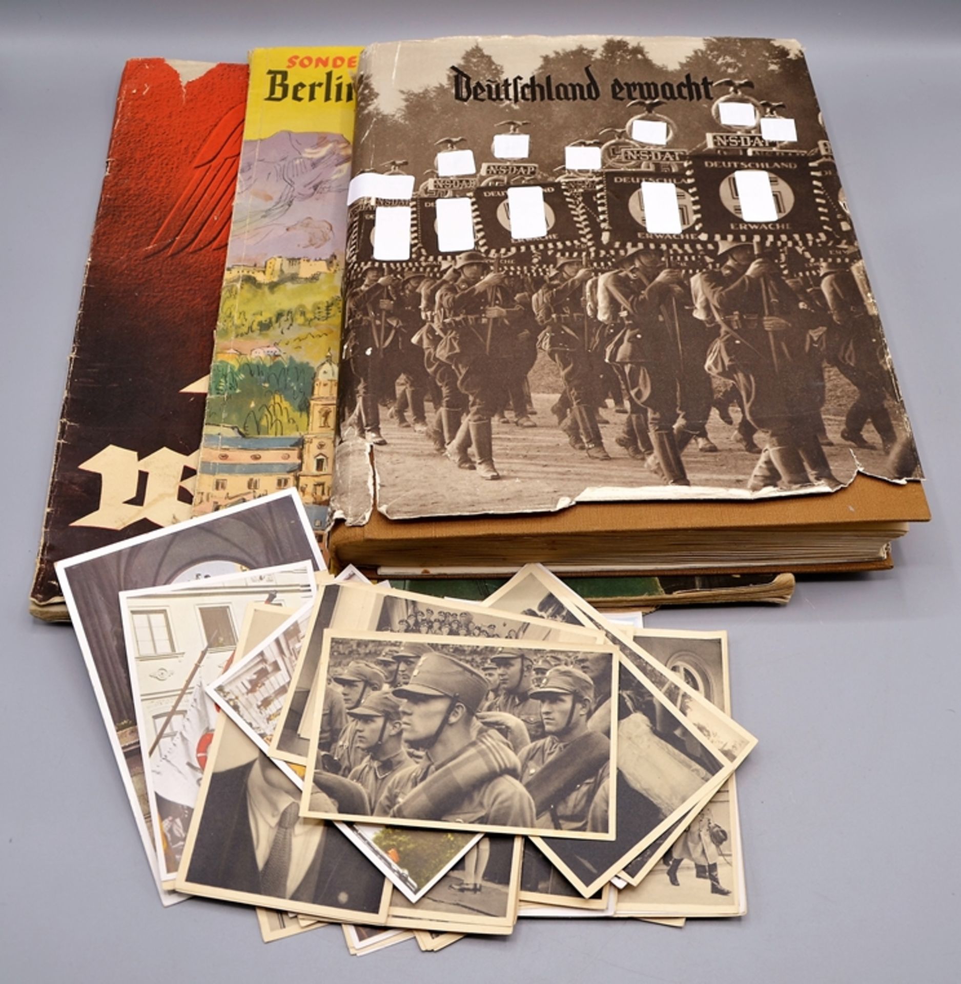 Konvolut Zigarettenalbum Zeitschriften Postkarte Drittes Reich 3-teilig, darunter "Deutschland erwa
