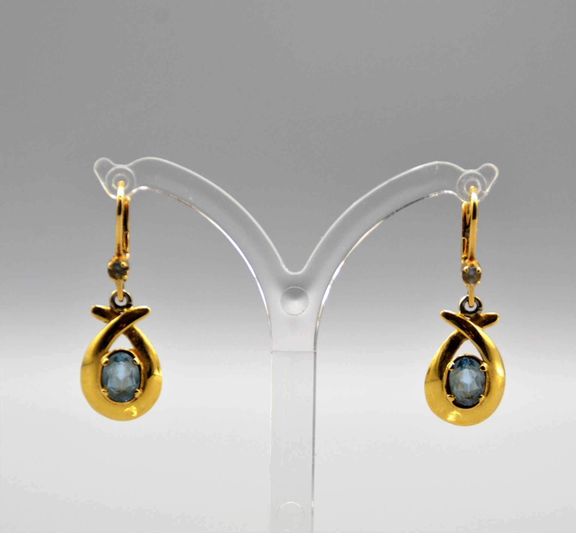 Ohrringe mit blauen Topas 750 Gold, ca. 2,5 cm, 4,6 g