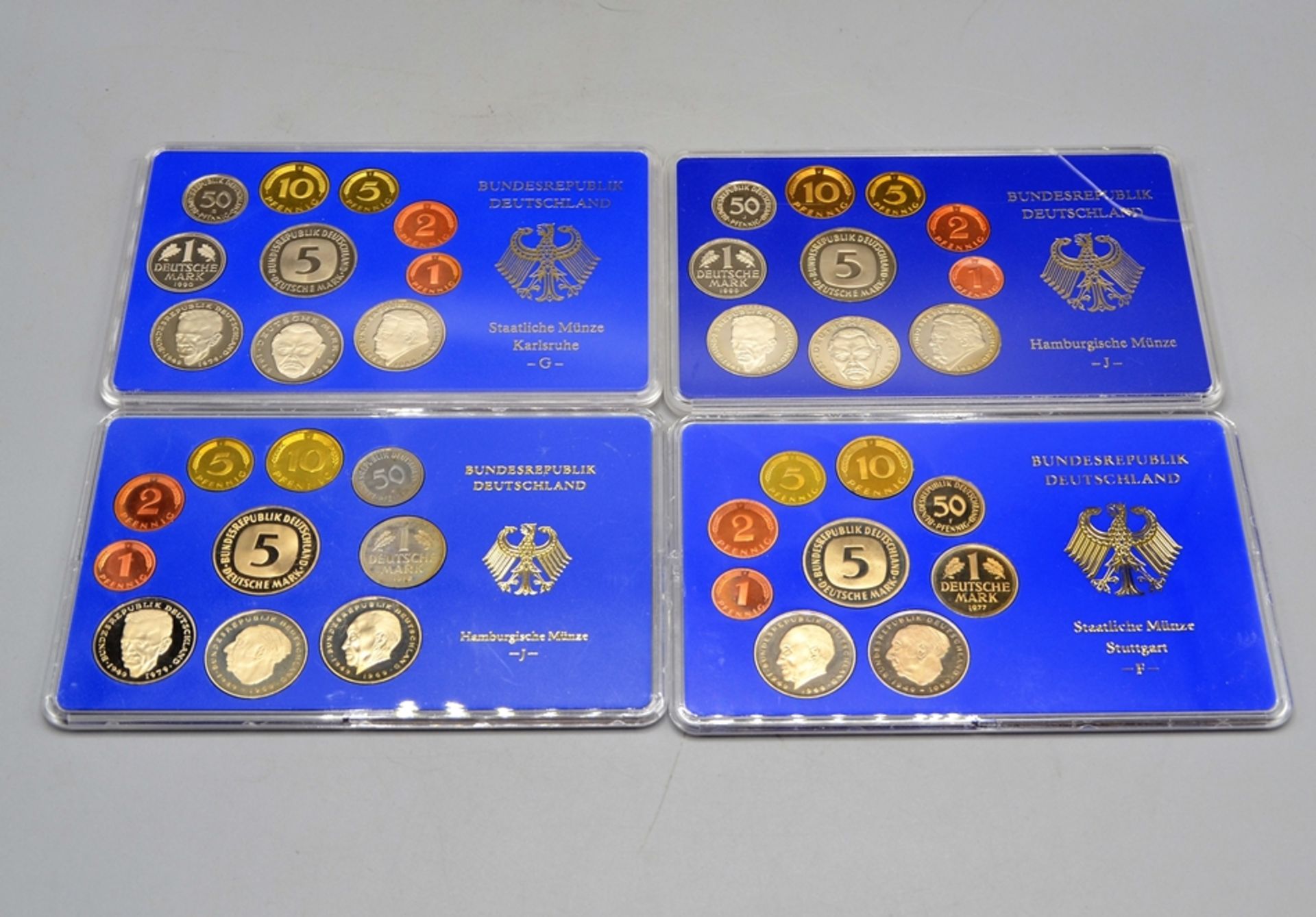 4 DM Kursmünzensätze 1977F, 1982 J, 1990 G, 1990 J