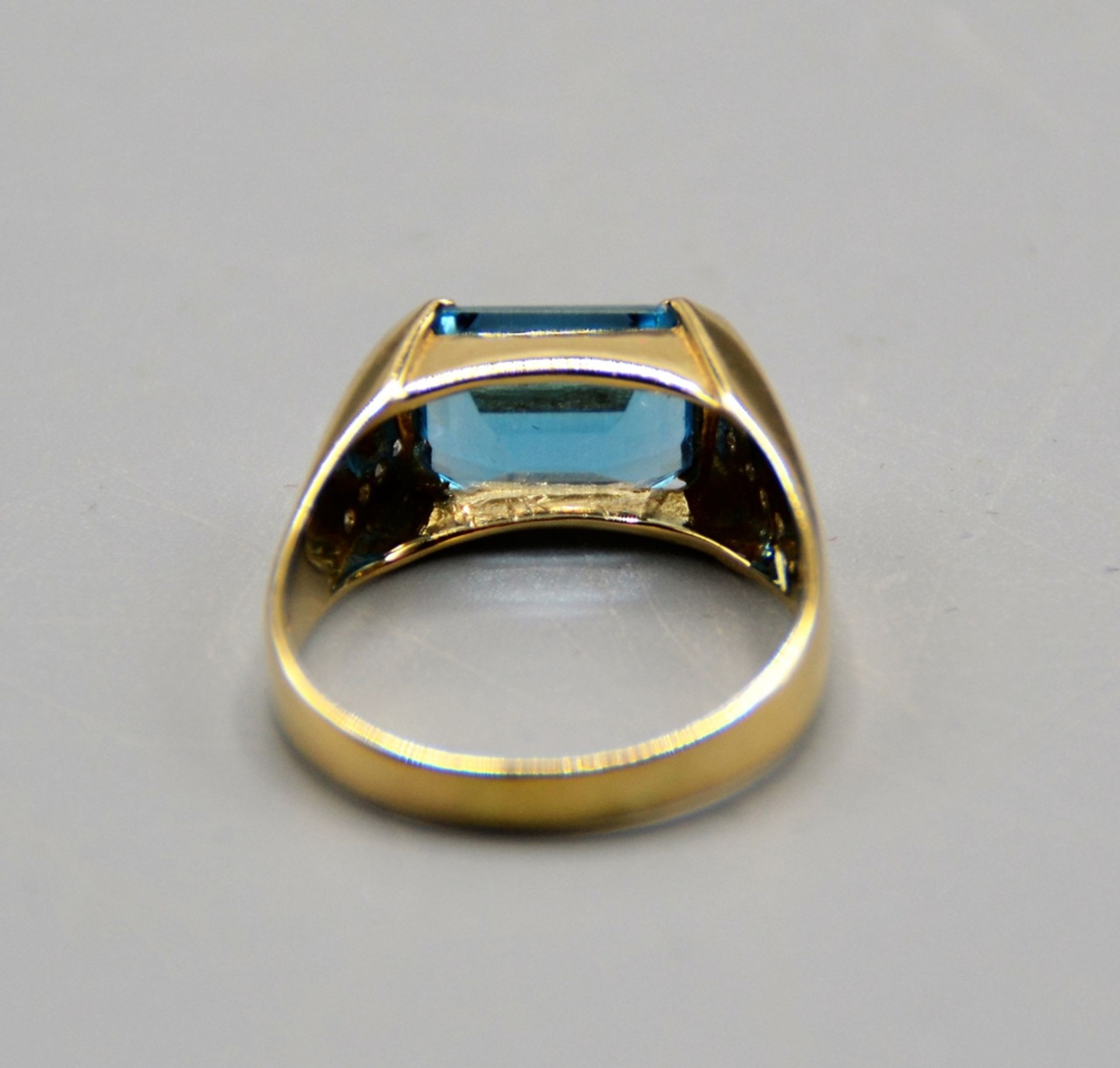 Blautopas Diamanten Damenring 585 Gold, Blautopas Achteckschliff ca. 9,2 x 7,8 mm, Ringschiene seit - Bild 4 aus 4