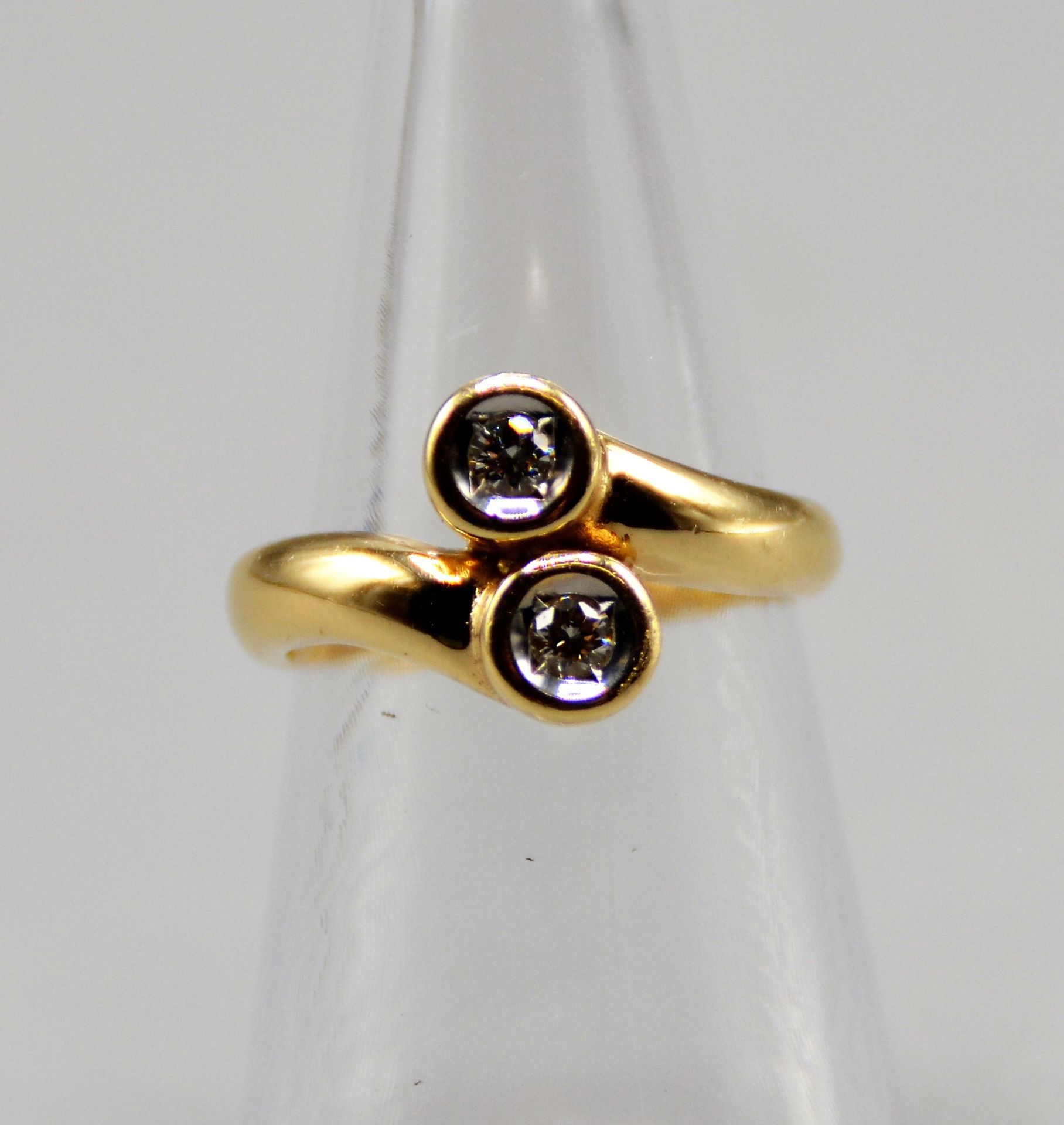 Brillantring Damenring 585 Gold, massive Ausführung, 2 Brillanten zus. ca. 0,2 ct.. Ring Ø 16,5 mm, - Image 2 of 4