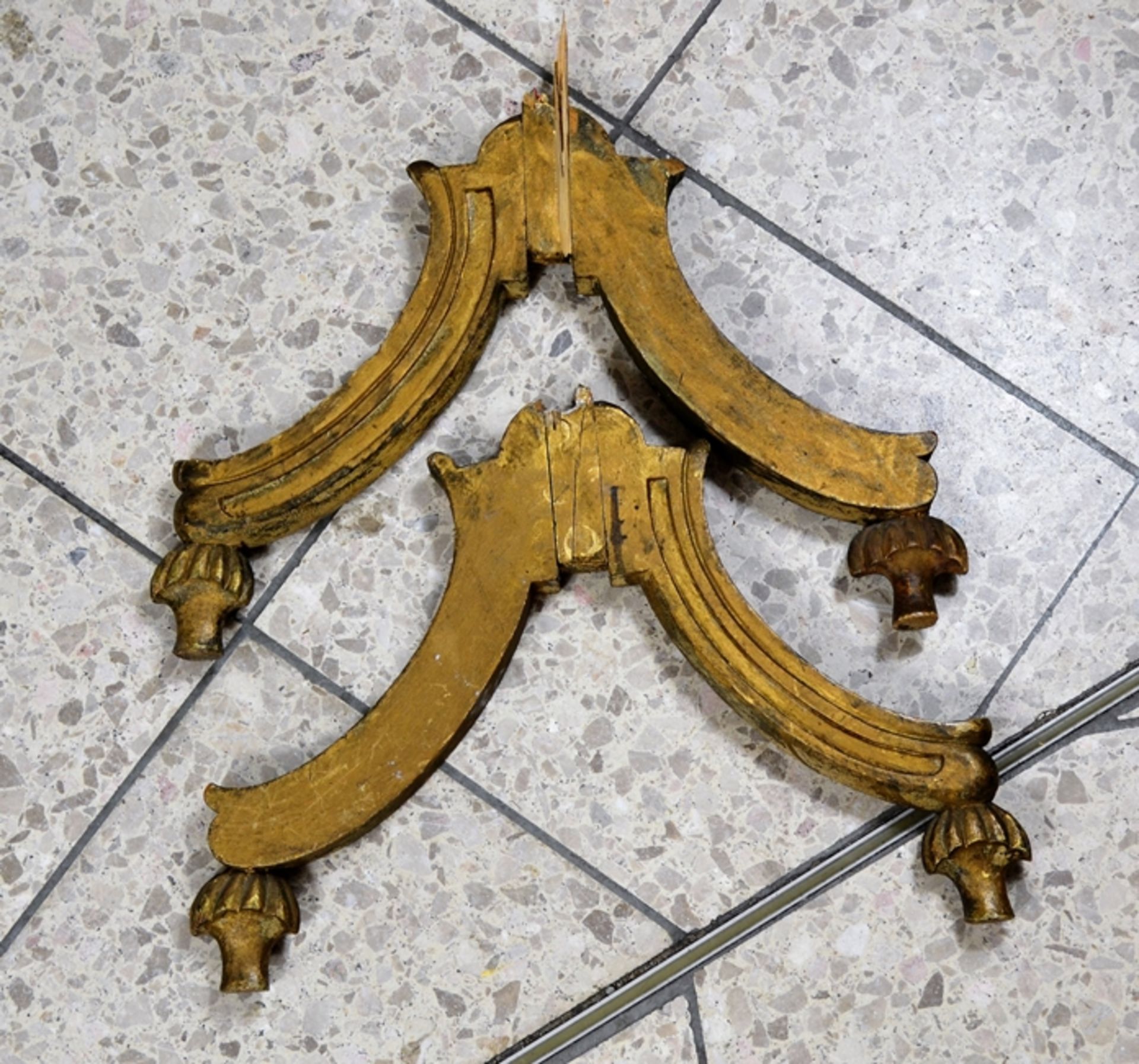 Paravent Raumteiler im Rokokostil mit Putto, reich geschnitzter Rahmen, beschädigt, Standfüße abgeb - Image 3 of 4