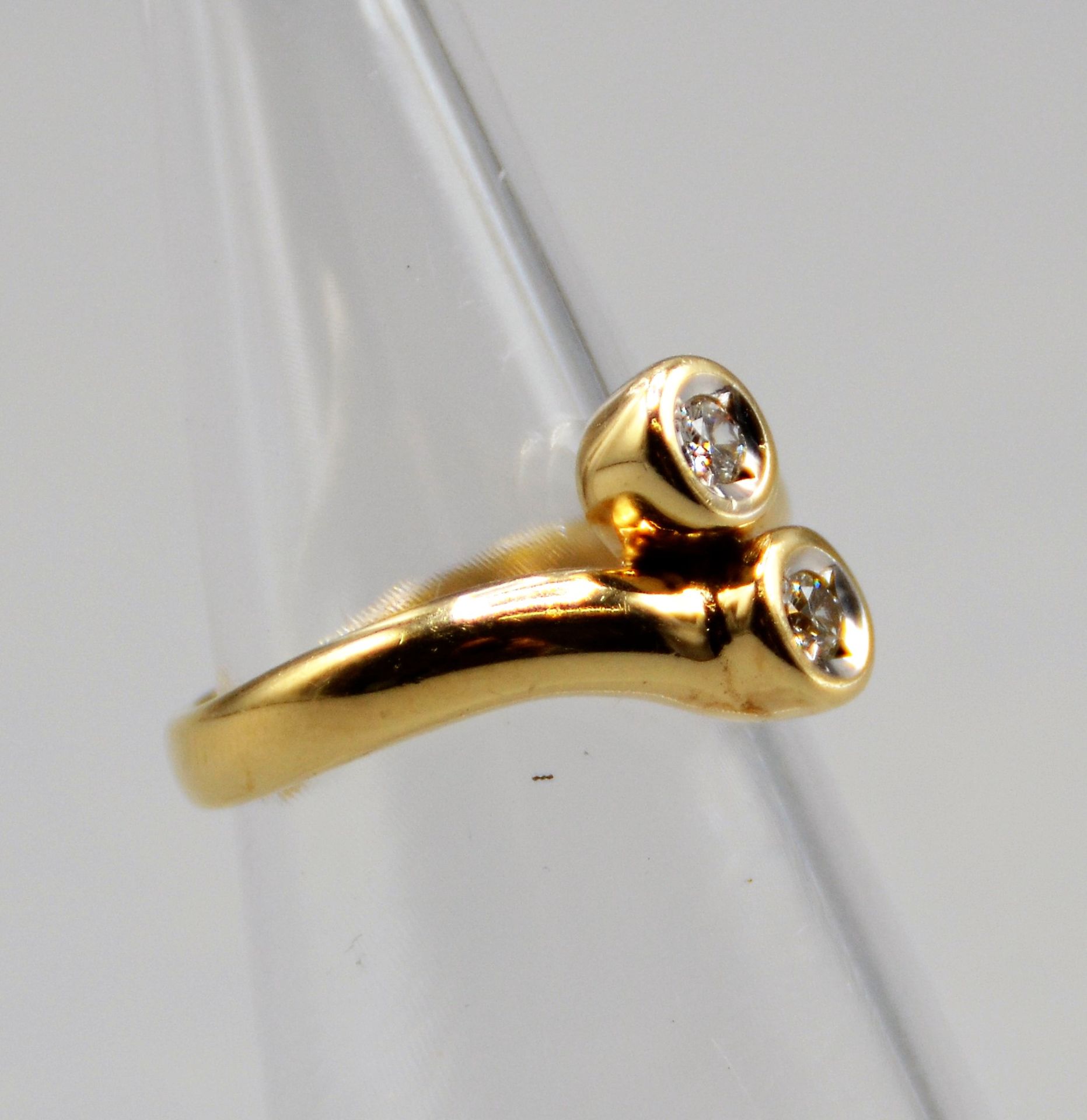 Brillantring Damenring 585 Gold, massive Ausführung, 2 Brillanten zus. ca. 0,2 ct.. Ring Ø 16,5 mm, - Image 3 of 4