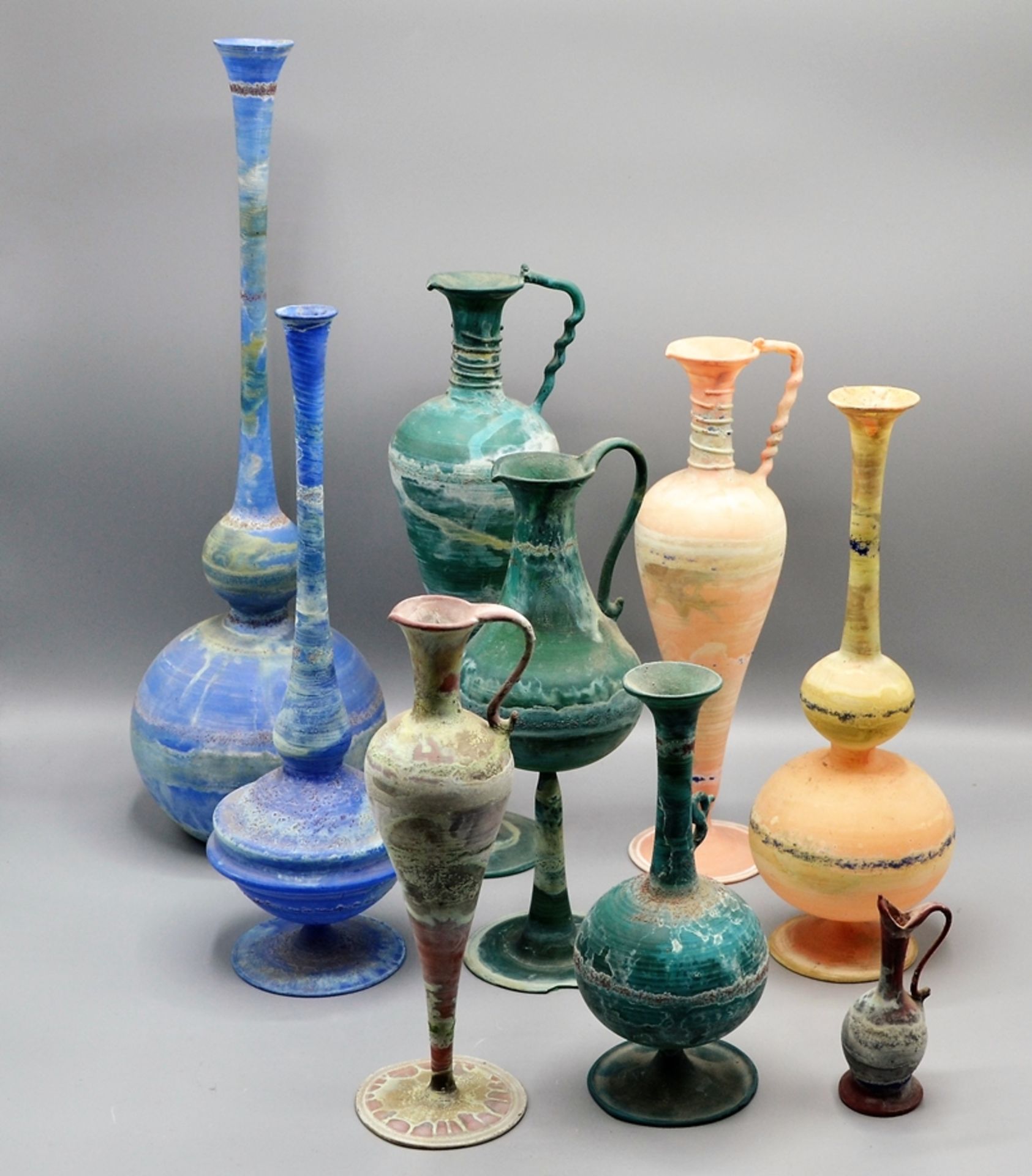 Filigrane Glas Vasen Henkelvasen im antiken Stil Konvolut 9 Stück, sehr leichte Glas Kunstwerke, 2 