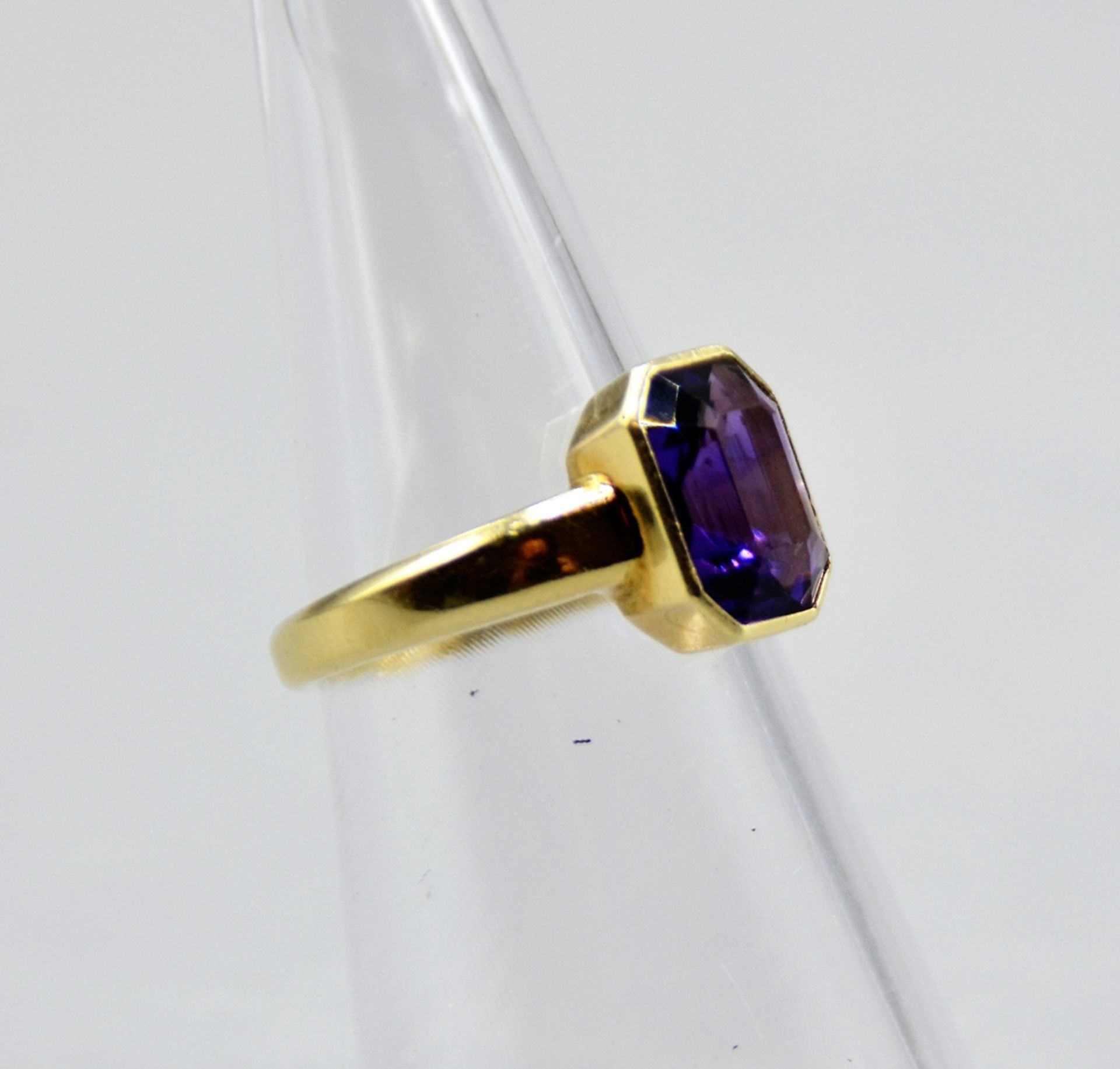 Amethyst Damenring 585 Gold, Amethyst ca. 9 x 7 mm, Ring Ø 16 mm, 4,6 g - Bild 2 aus 3