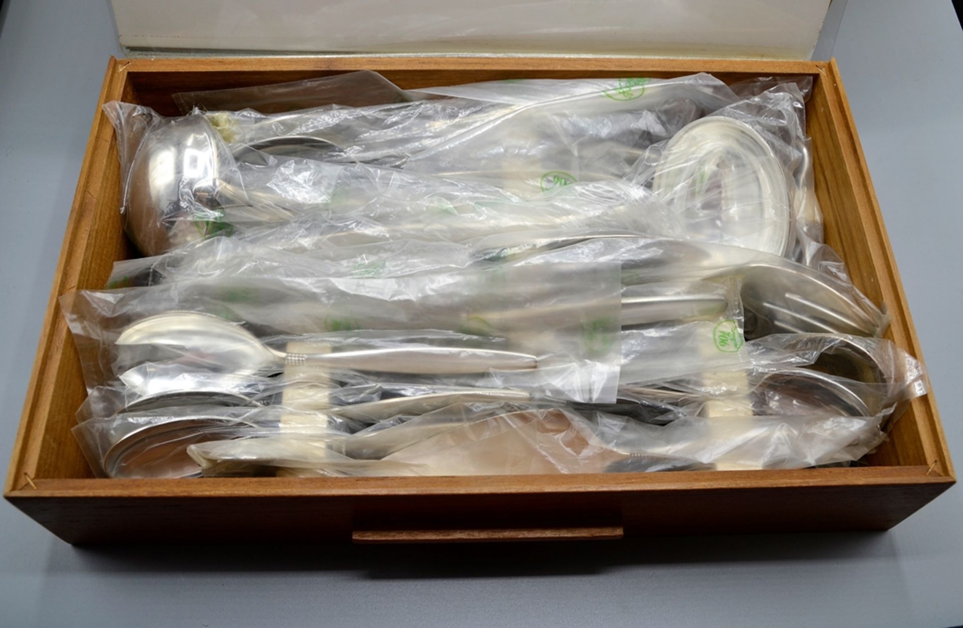 BSF 90 Dänisch Perl Besteck ca. 100 Teile, unbenutzt und noch in Folie, mit Besteckkasten - Image 2 of 6