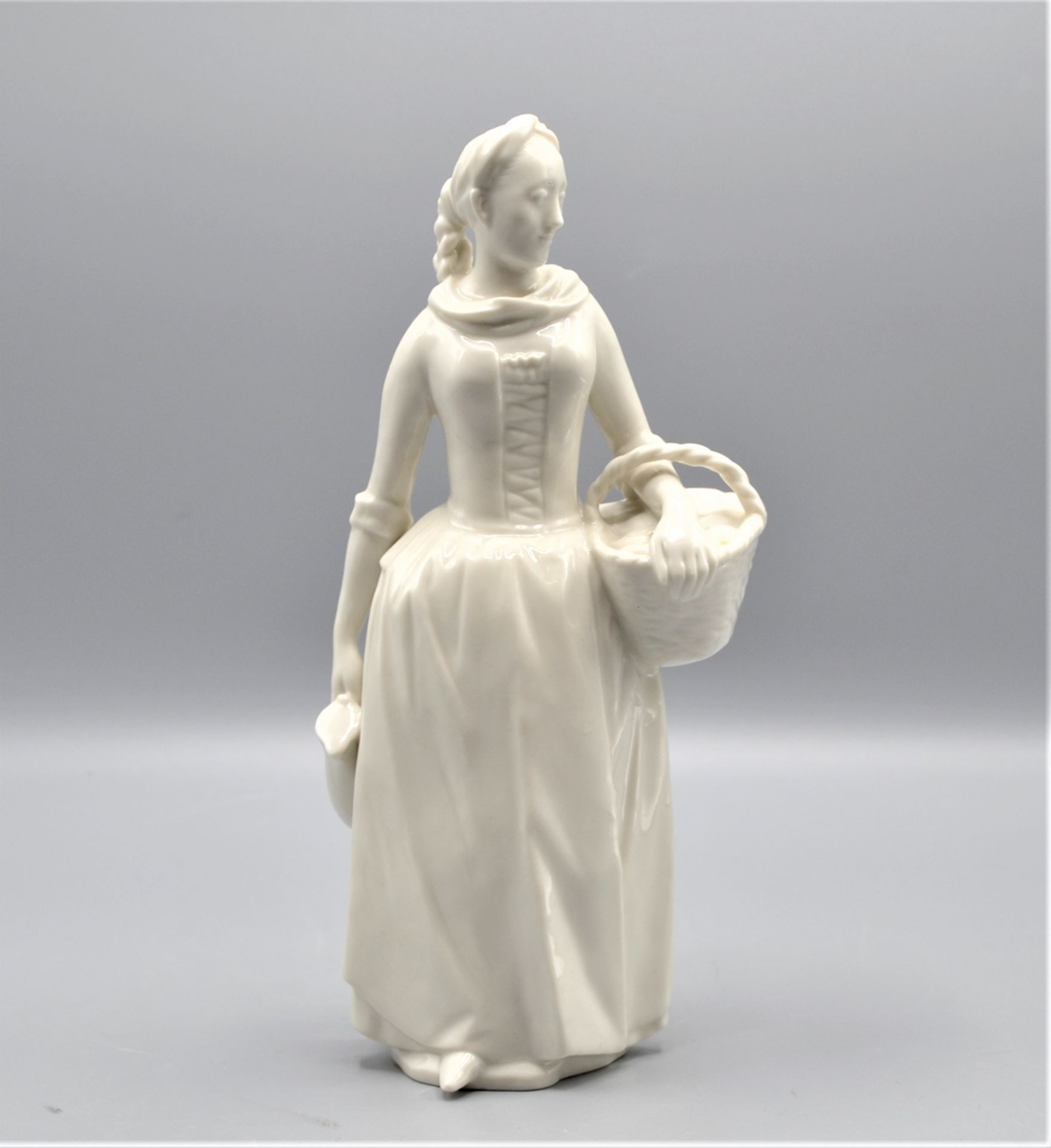 Nymphenburg Porzellanfigur "Resl" von Schröder-Lechner 20 Jhdt. ca. 22,5 cm